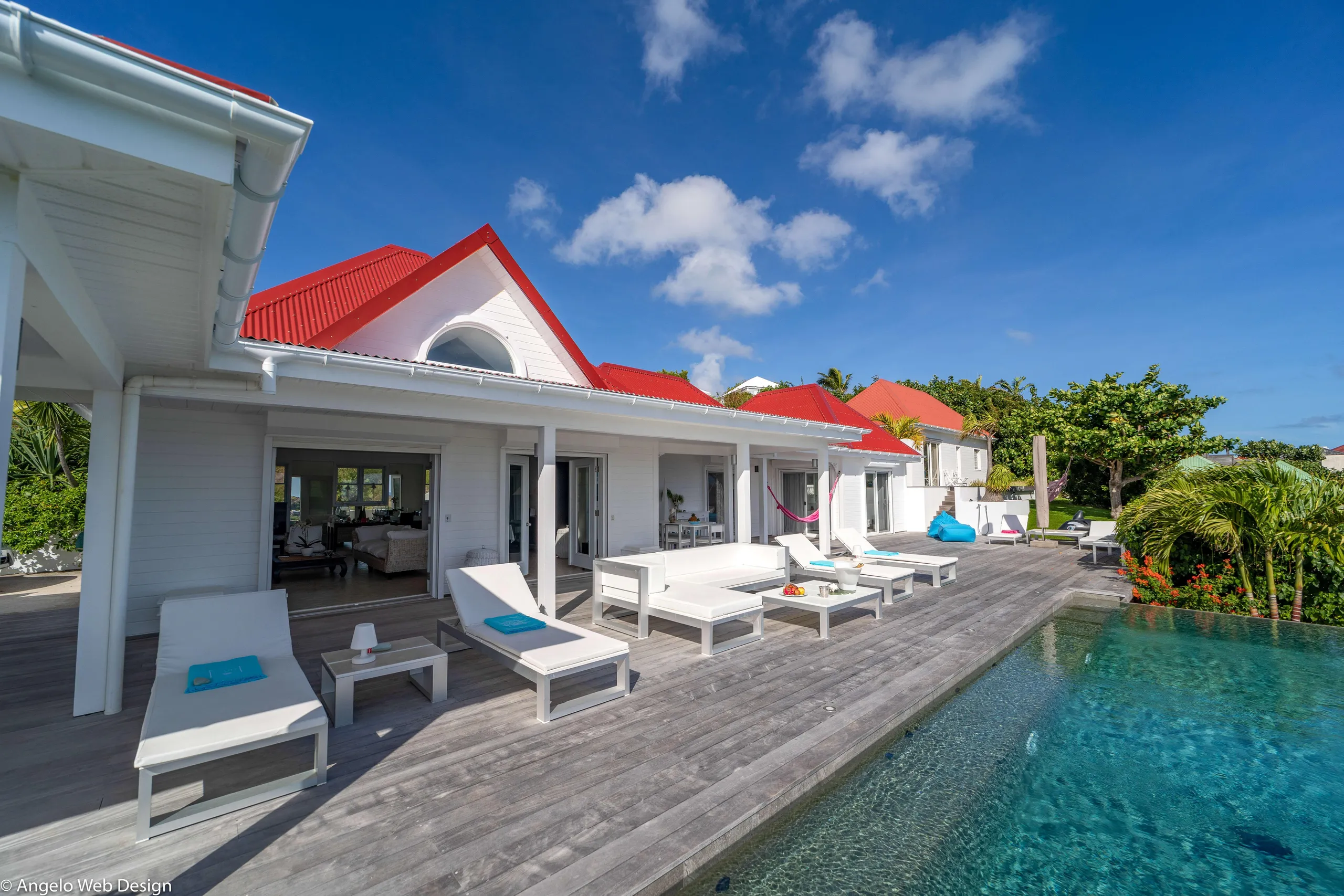 Aesthetic Sophistication: Elegant Holiday Villa with Infinity Pool in St. Barths — photograph 2
