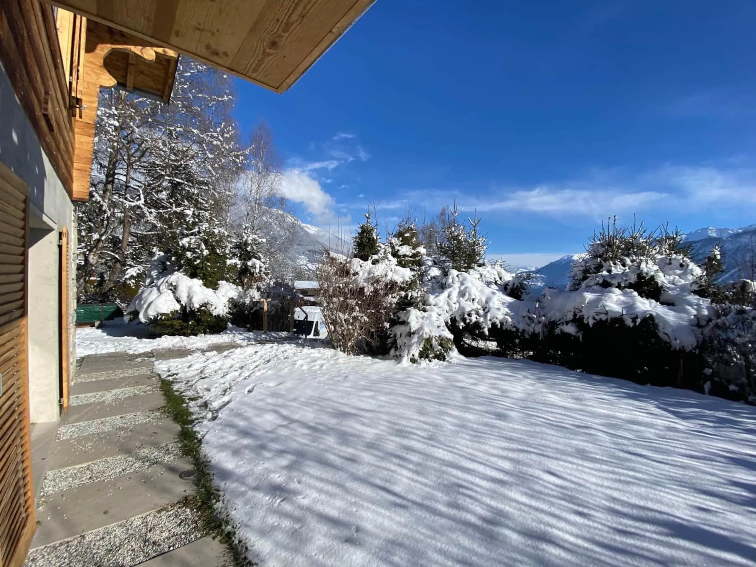 Crans Montana Luxury Chalet with Spa and Sauna — photograph 3