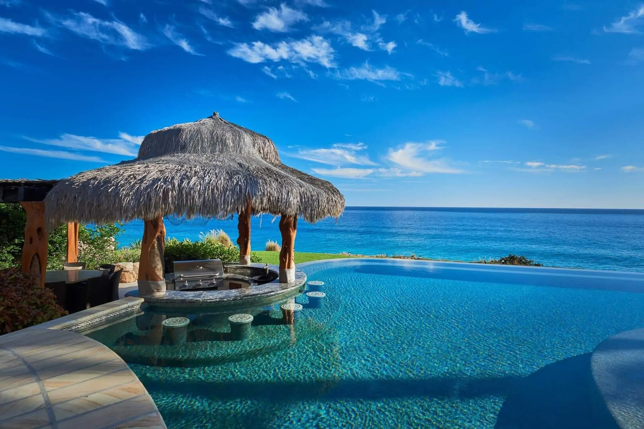 Timeless Oceanfront Haven with Infinity Edge Pool in the Heart of Cabo — photograph 10