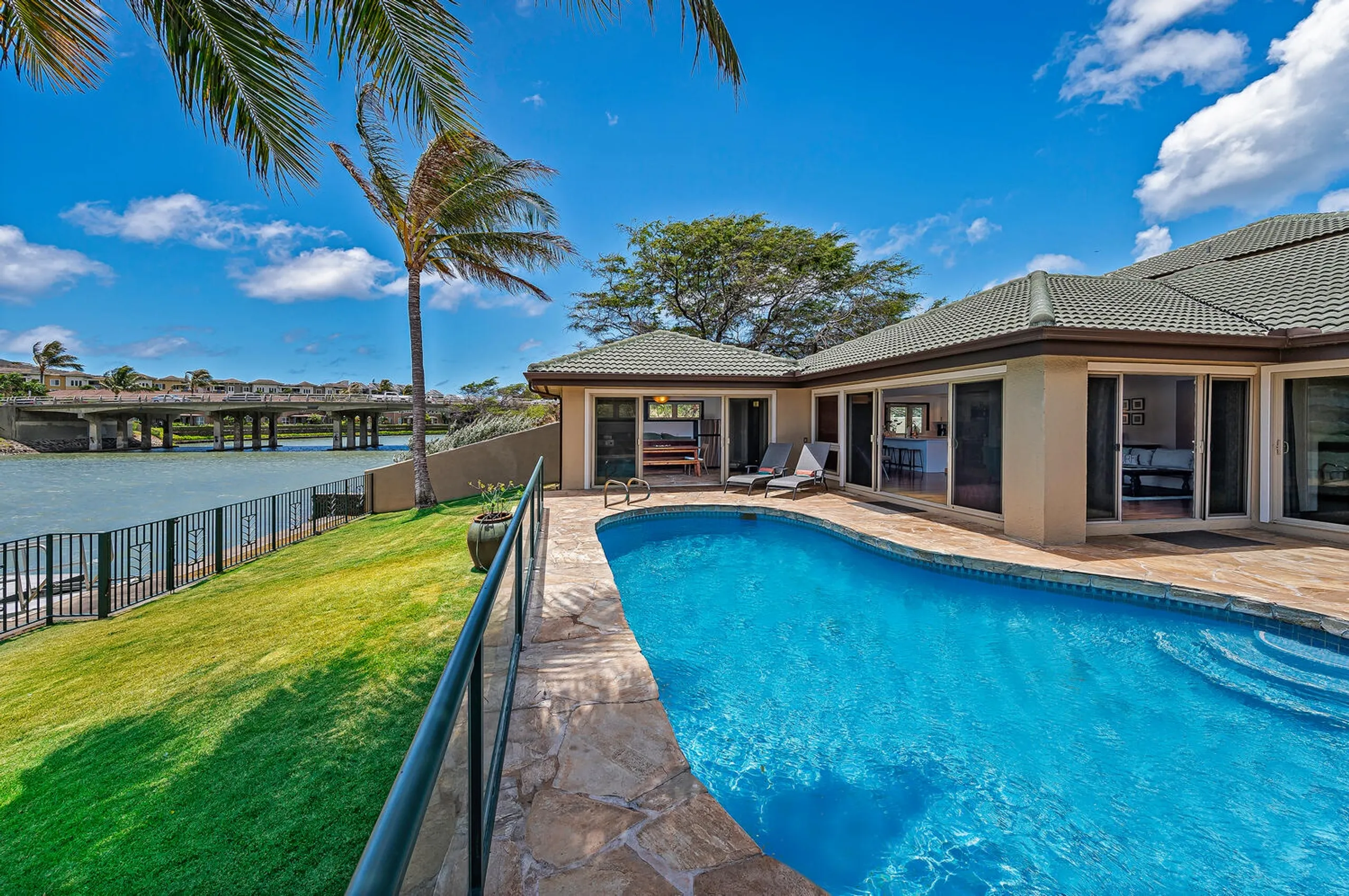 Luxury Home with Private Pool and Panoramic Ocean Views — photograph 6