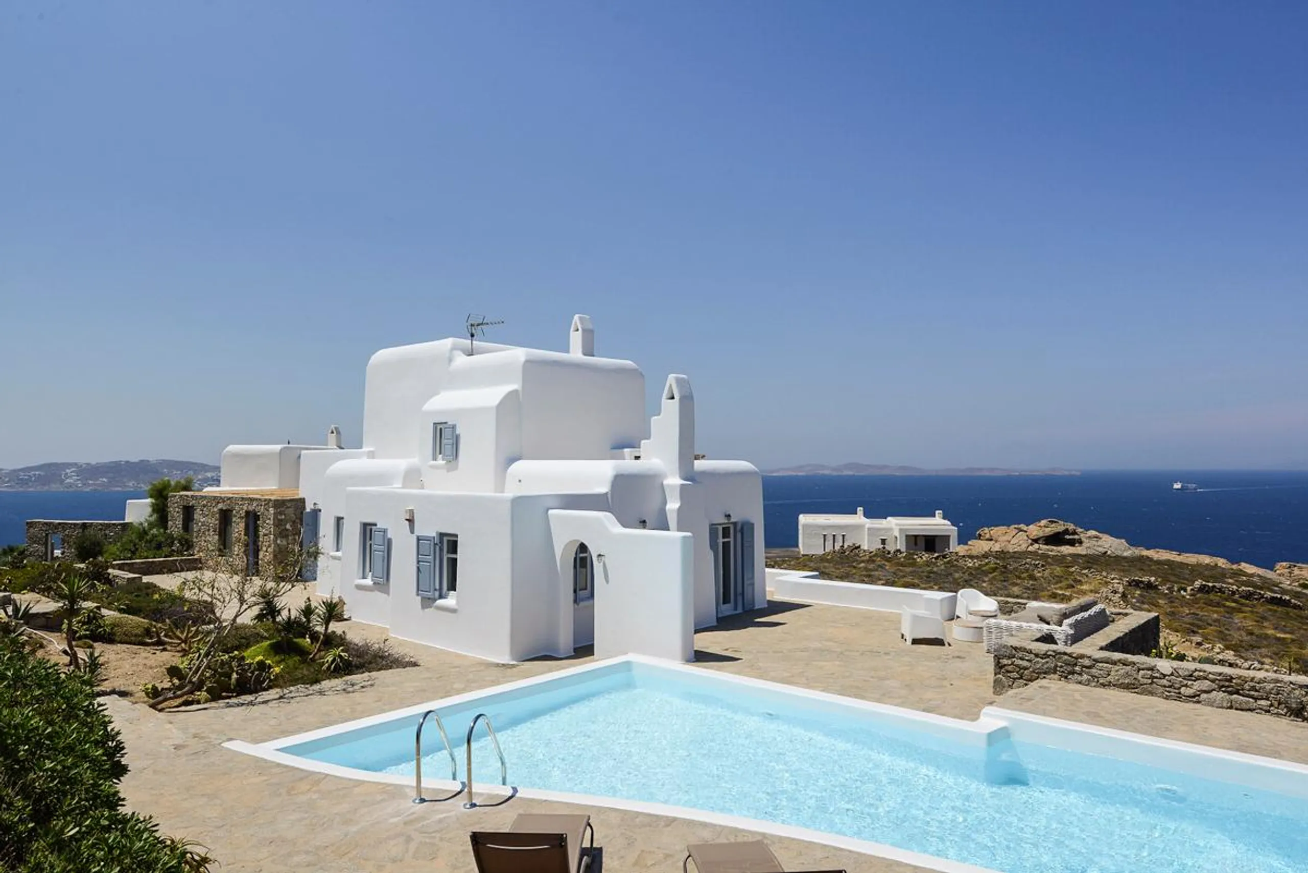 Marvelous Minimalist Villa with Private Pool and Sea Views, Thira