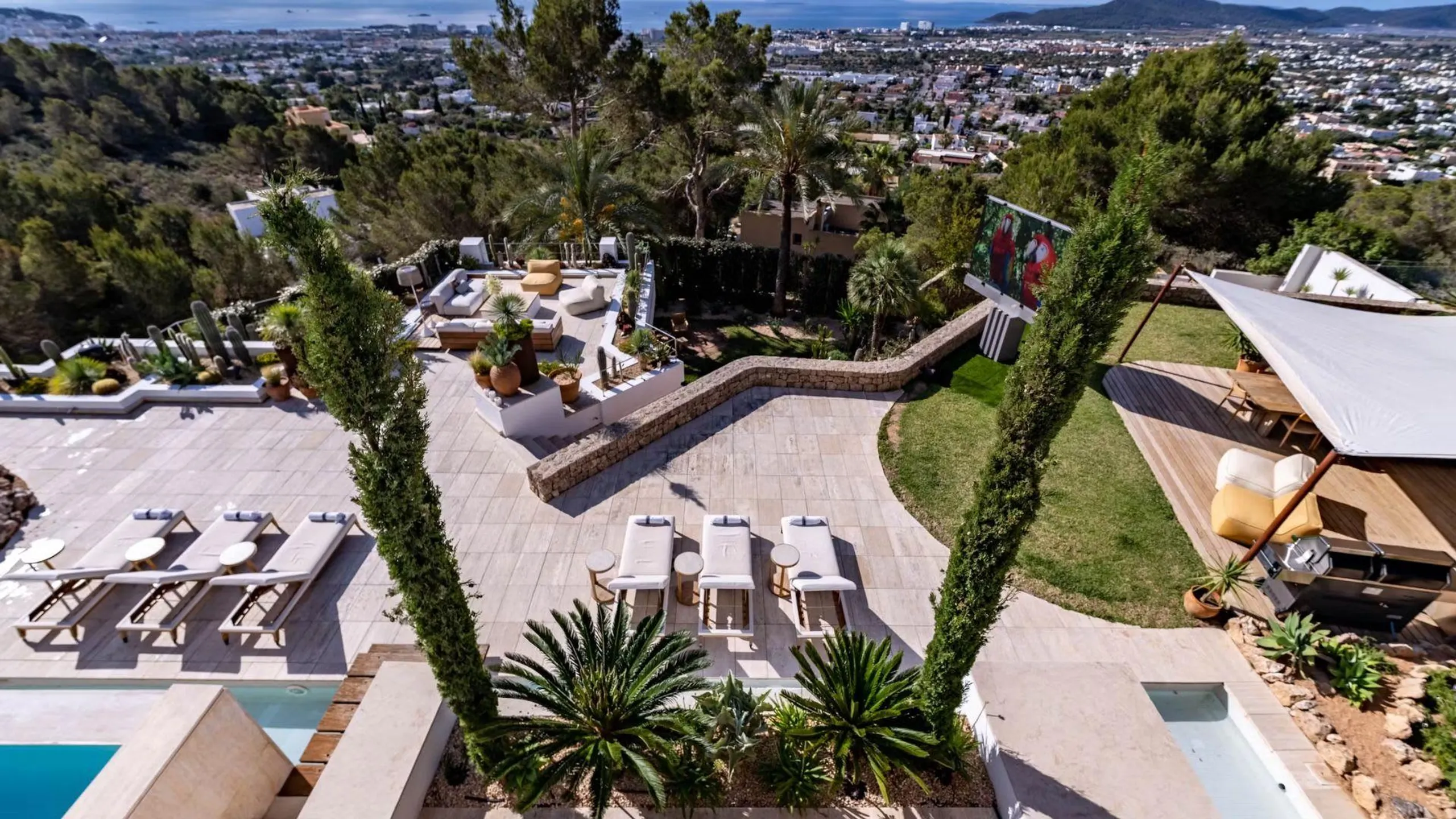 Secluded Luxury Villa with Infinity Pool — photograph 7