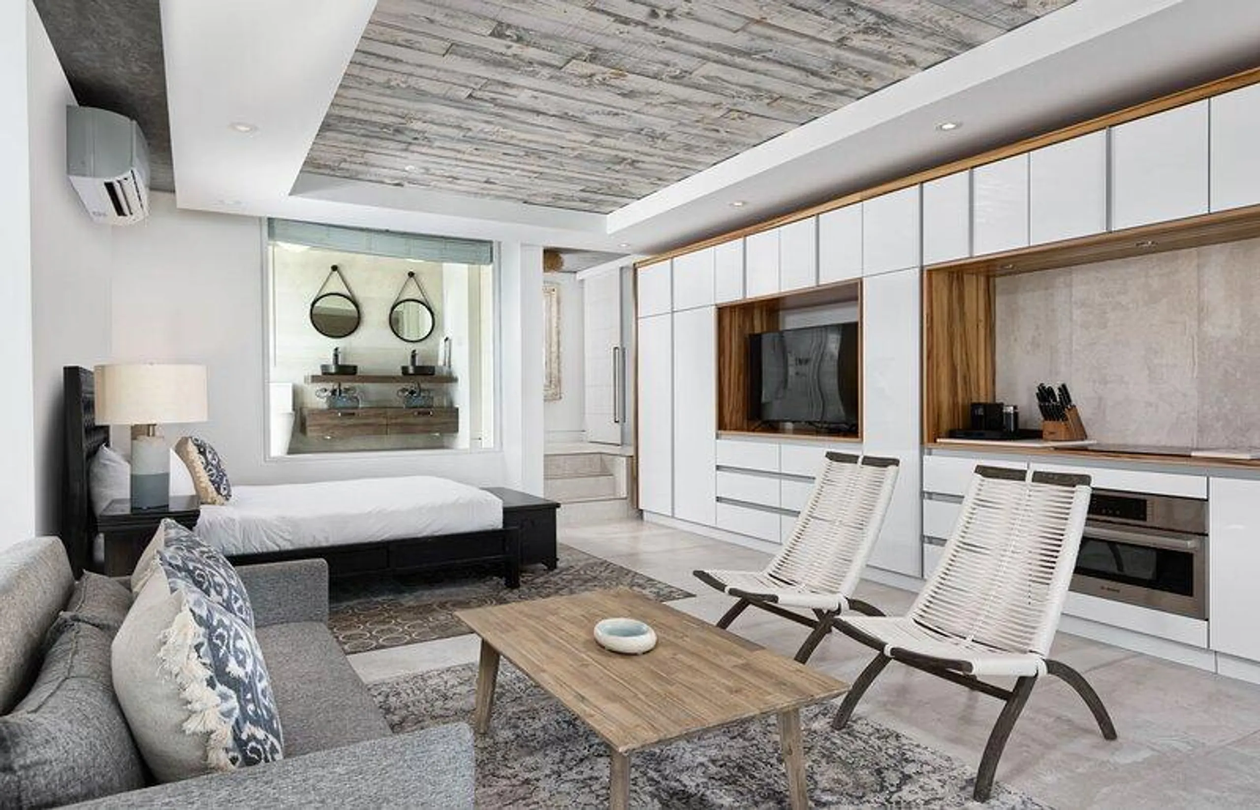 Turks and Caicos Grand Luxury Oceanfront Vacation Villa with Breathtaking Views — photograph 9