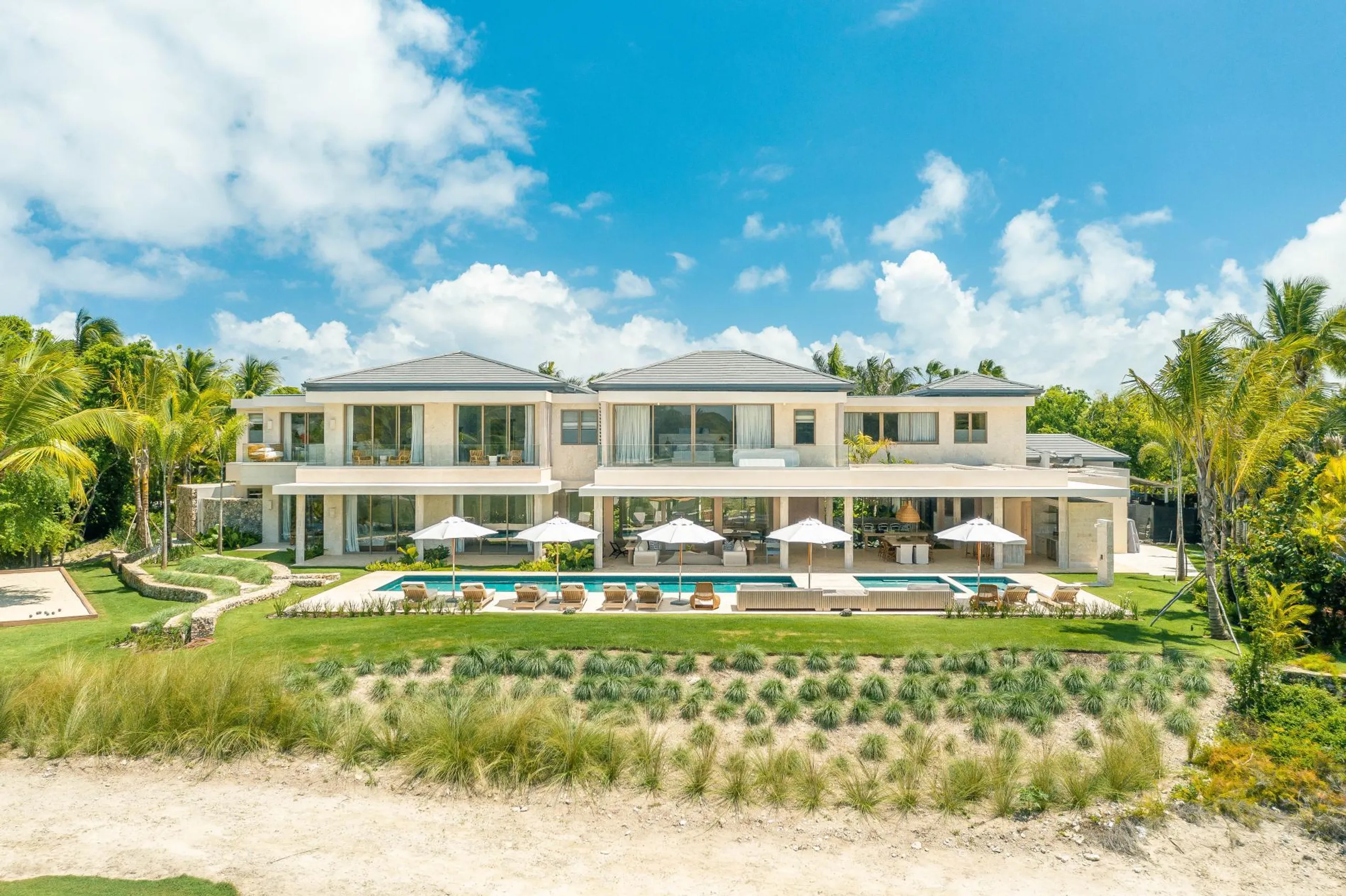 Luxurious 8-Bedroom Villa in Puntacana Resort with Private Pool and Easy Access to Beach Clubs, Punta Cana