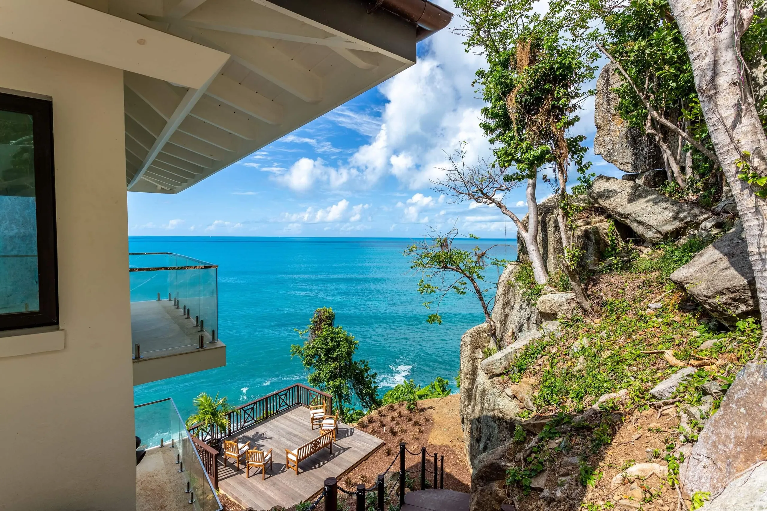 Ocean View Luxury Villa with Infinity Lounge Pool and Stunning Ocean Views — photograph 6