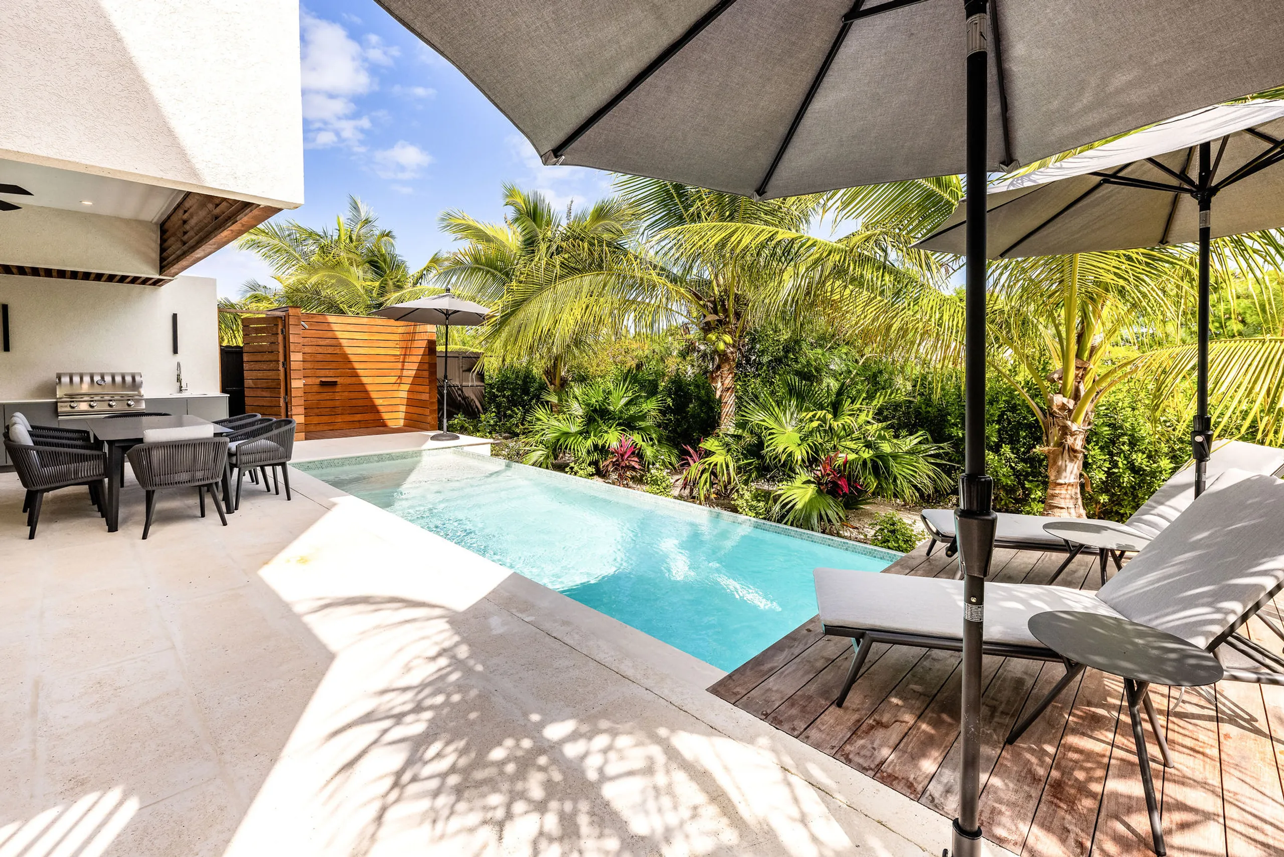Modern 3 Bedroom Villa with Private Pool, and Lush Garden — photograph 12