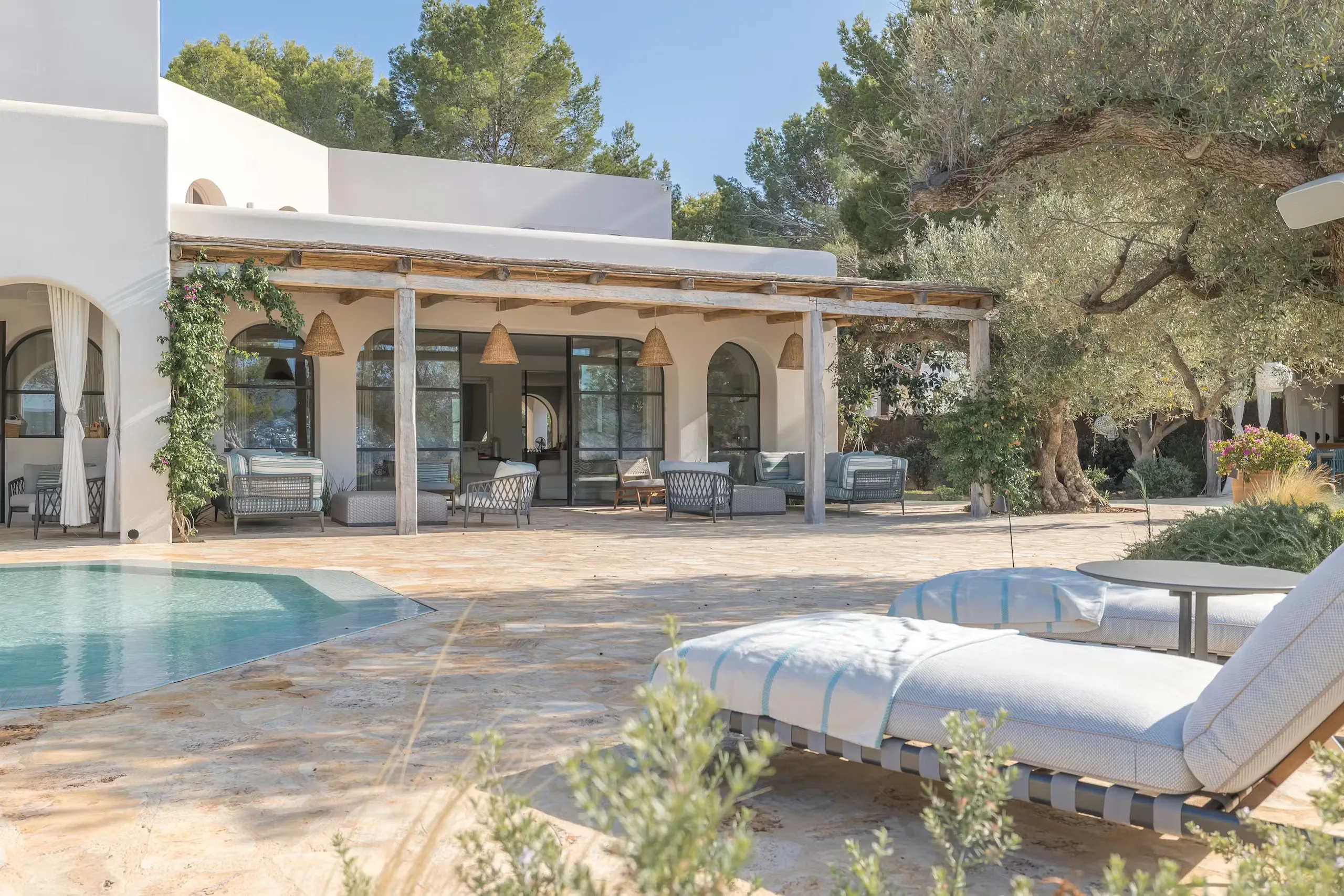 Stunning Ibizan Villa with Private Pool and Sea-view Terrace — photograph 3