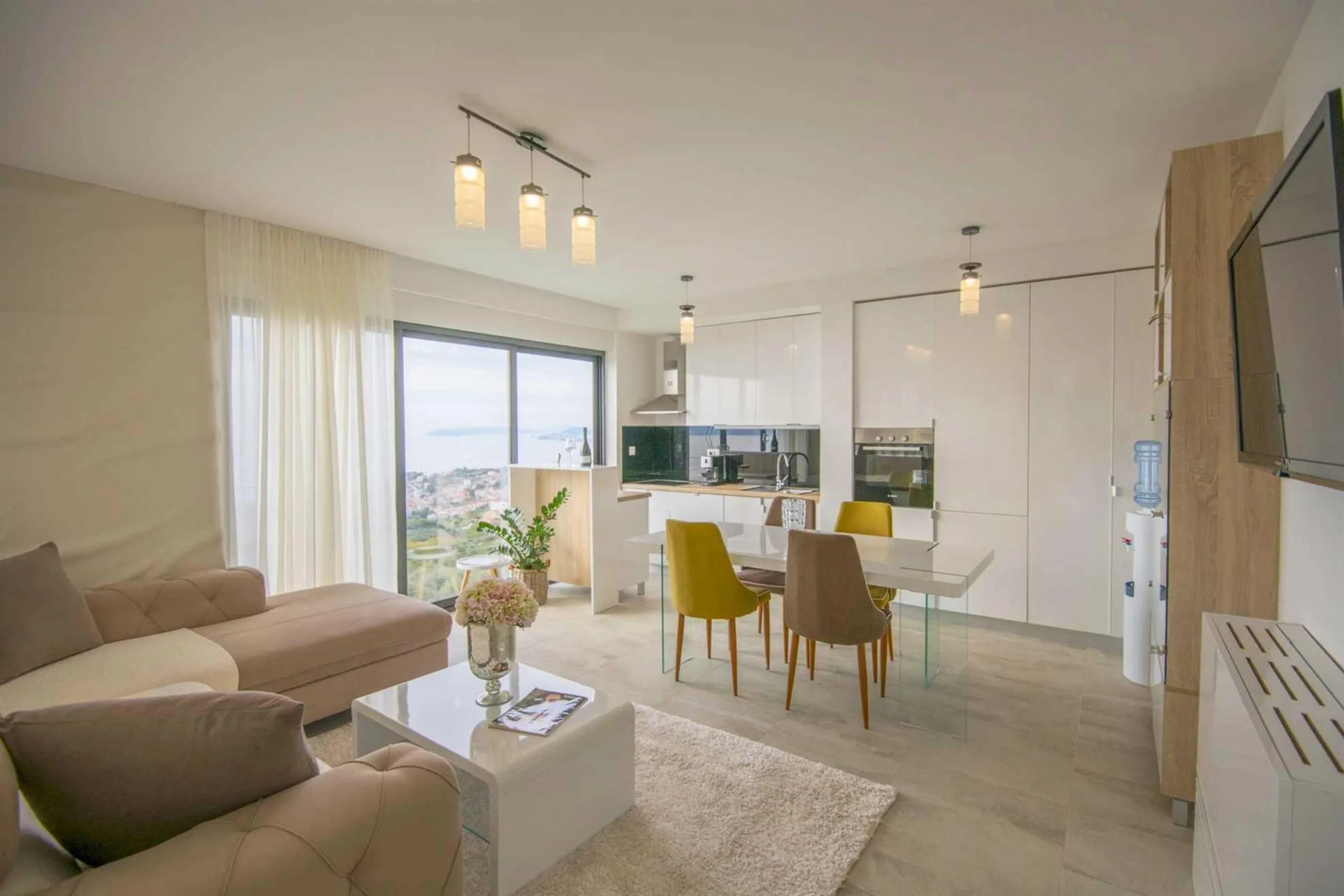 Posh Two-Story Villa with Pool and Breathtaking Views in Dalmatia — photograph 7