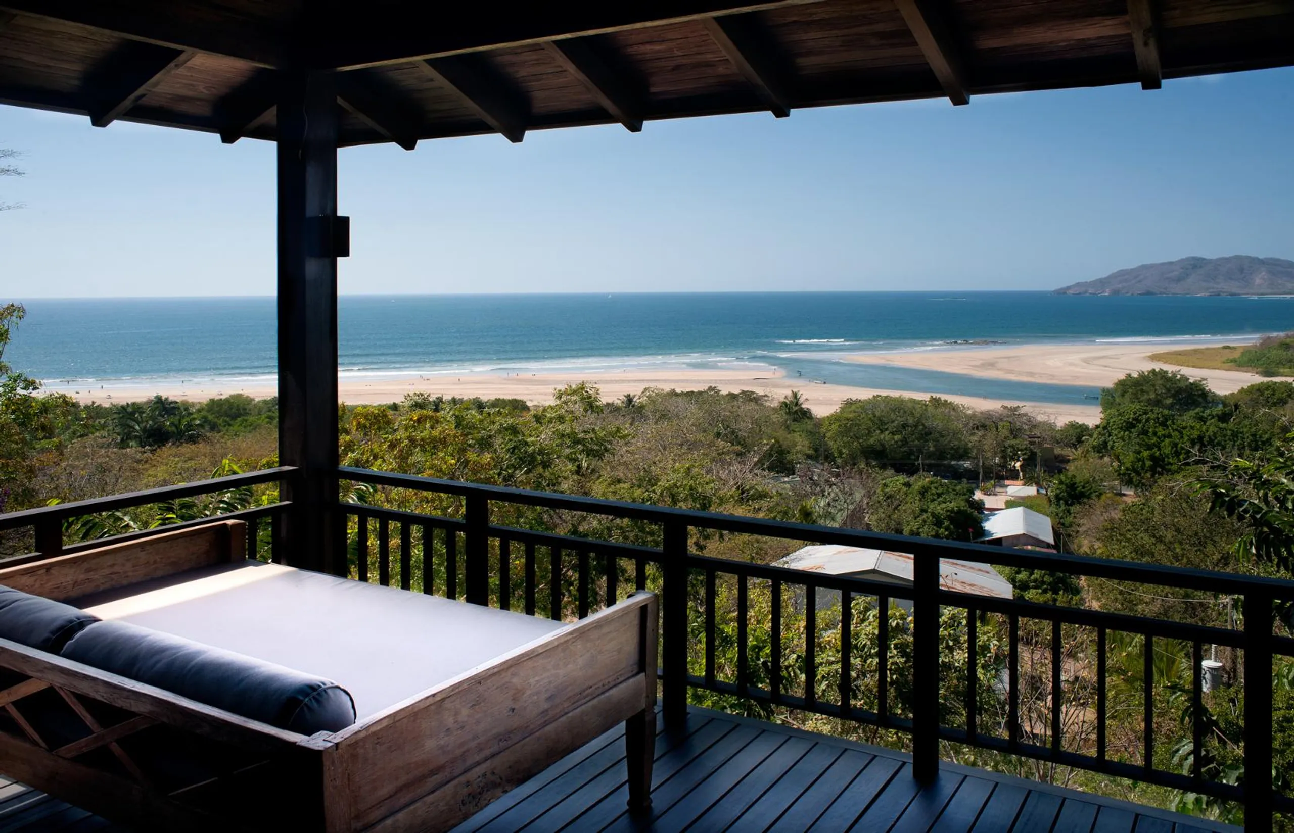 Exquisite Tamarindo Villa with Infinity Pool and Dining Al-Fresco — photograph 6