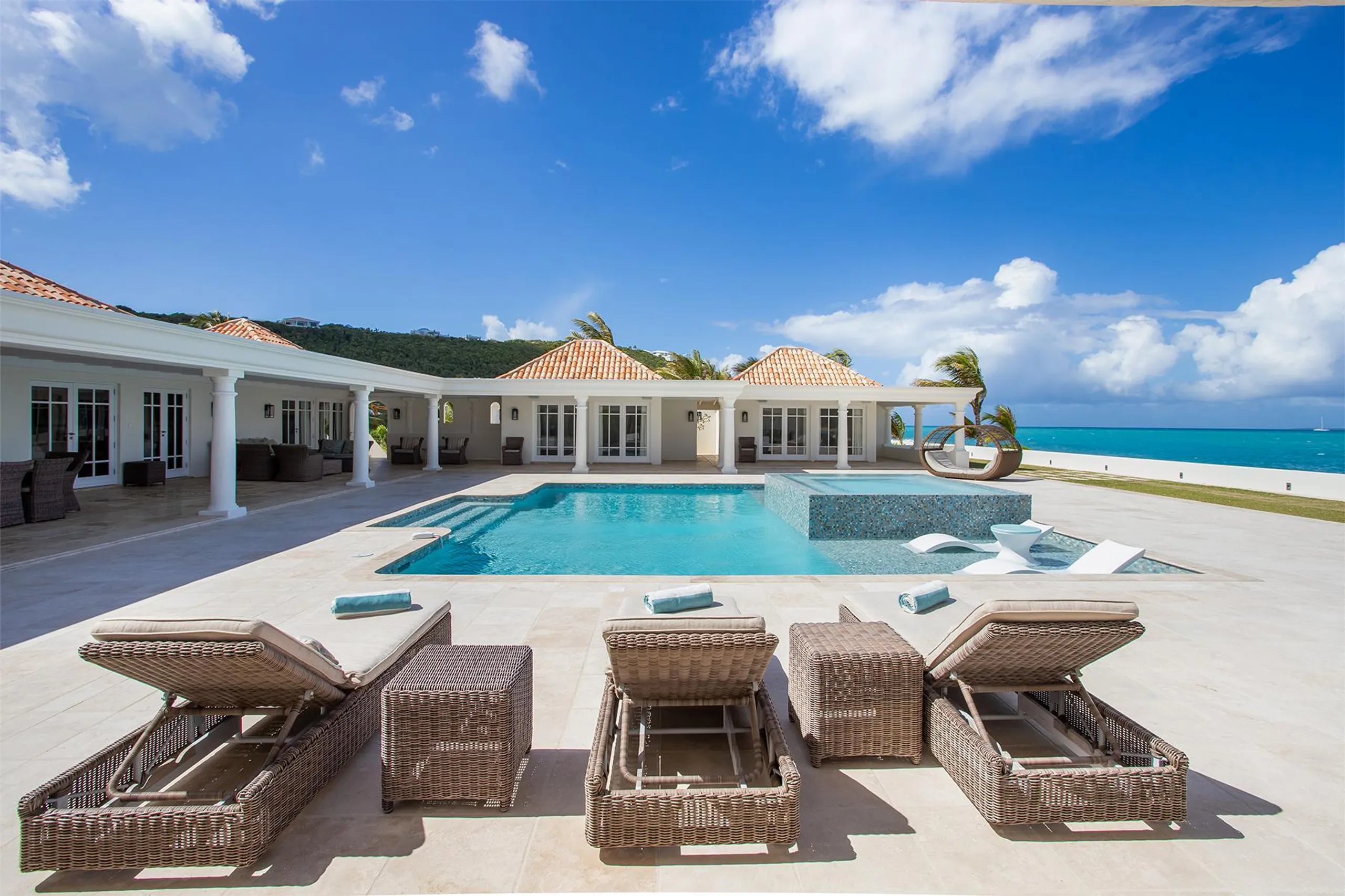 Inspiring Baie Rouge Luxury Villa with Private Pool on a Pristine Beach — photograph 2