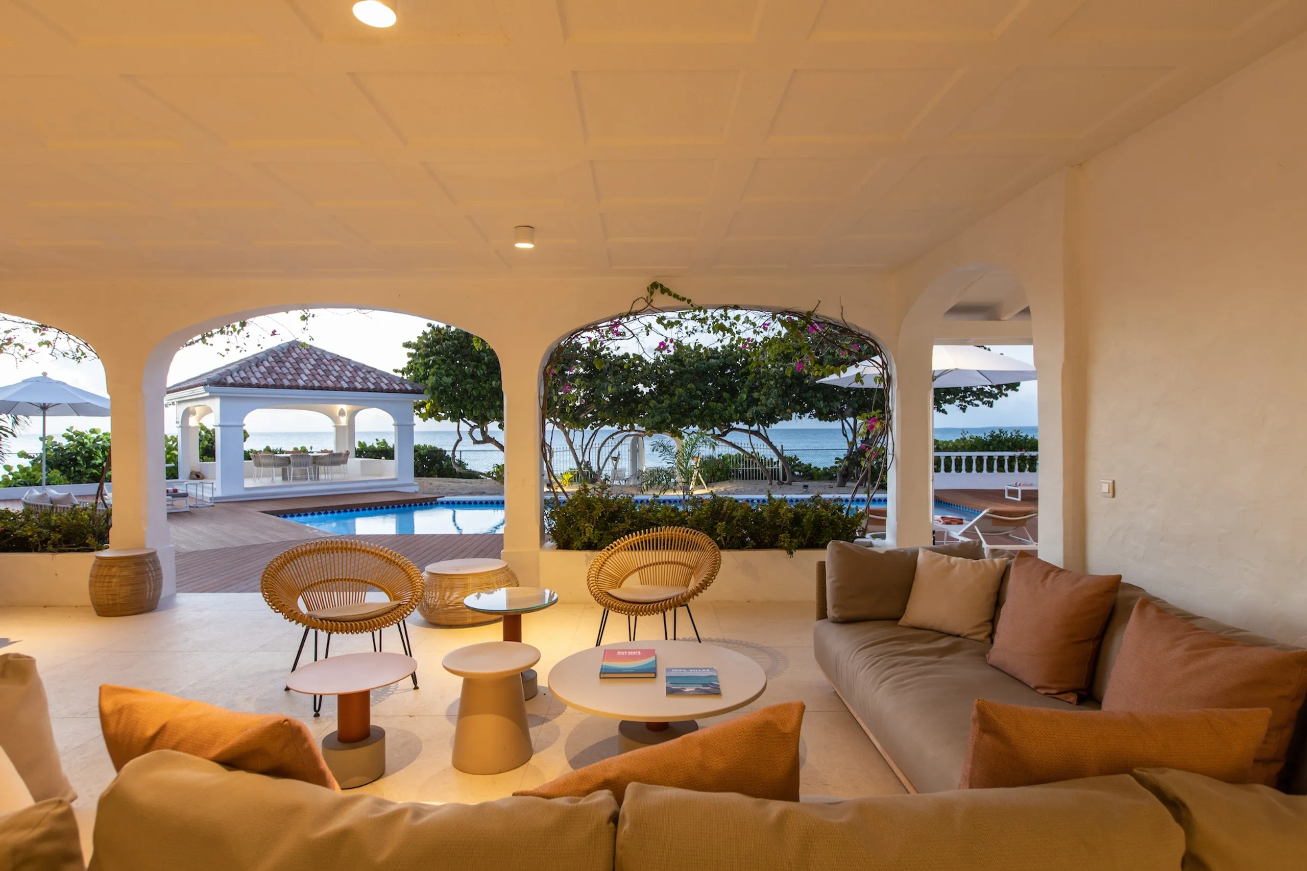 Stunning 6BR Villa with Private Pool and Breathtaking View of Plum Bay Beach — photograph 11