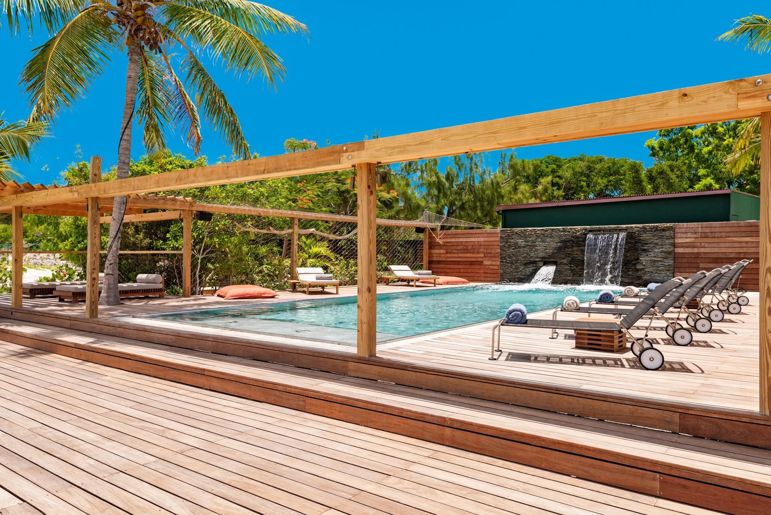 Thompson Cove Retreat: Contemporary Villa with Private Pool — photograph 12