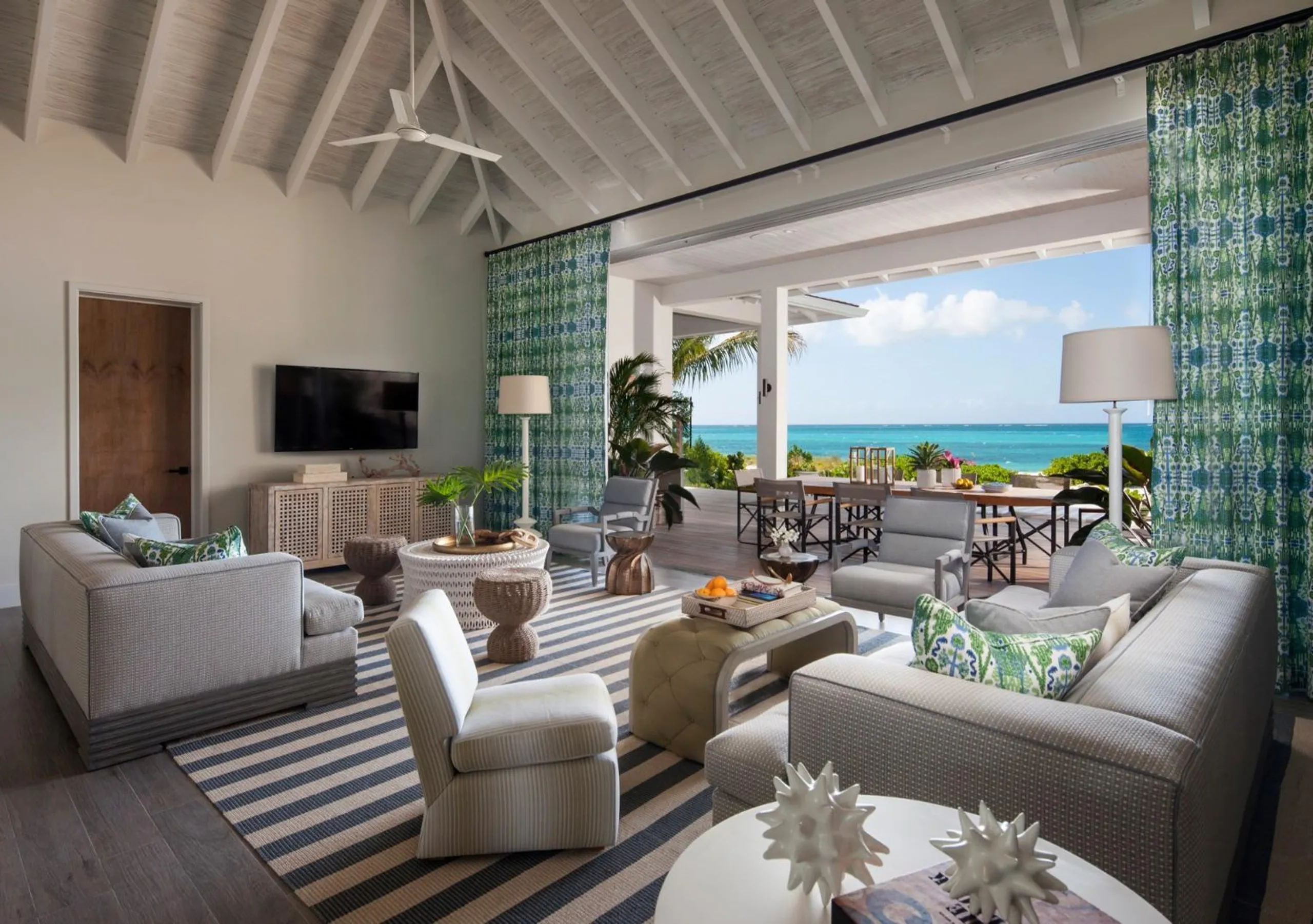 Pristine Grace Bay Beach Villa with Infinity Pool and Immersive Turks and Caicos Panoramas — photograph 10