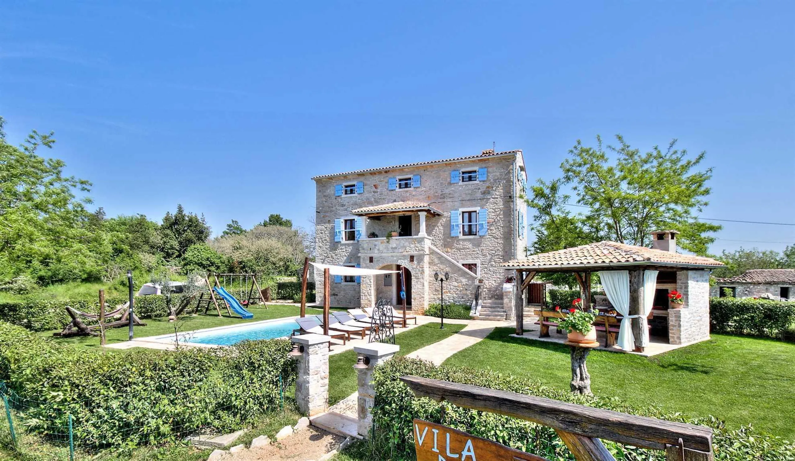 Graceful Istrian Villa with Private Swimming Pool in Idyllic Umag — photograph 3