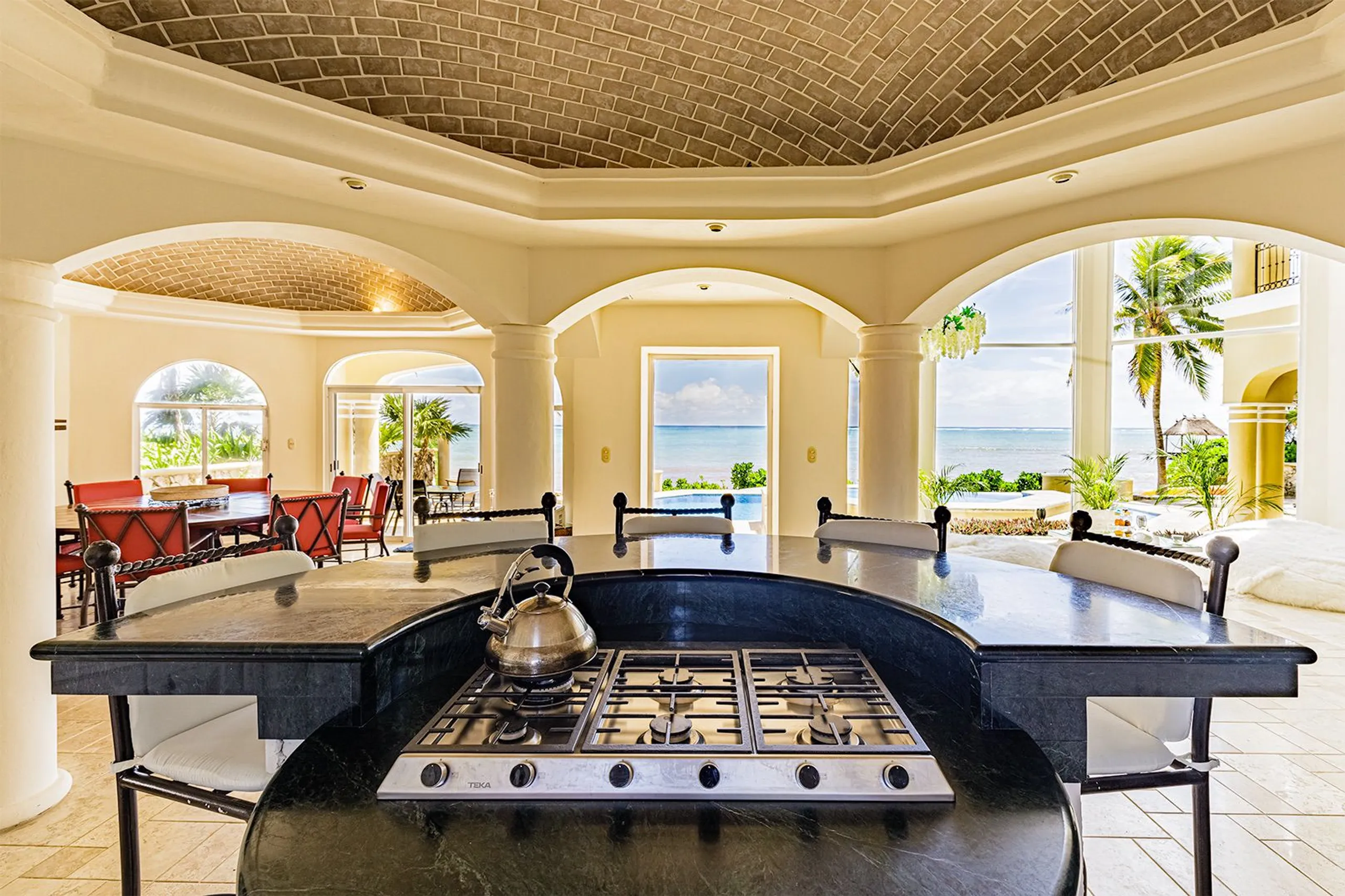 Splendid 8-Bedroom Beachfront Villa in Tankah, Tulum with Ocean Views & Cenote Access — photograph 6