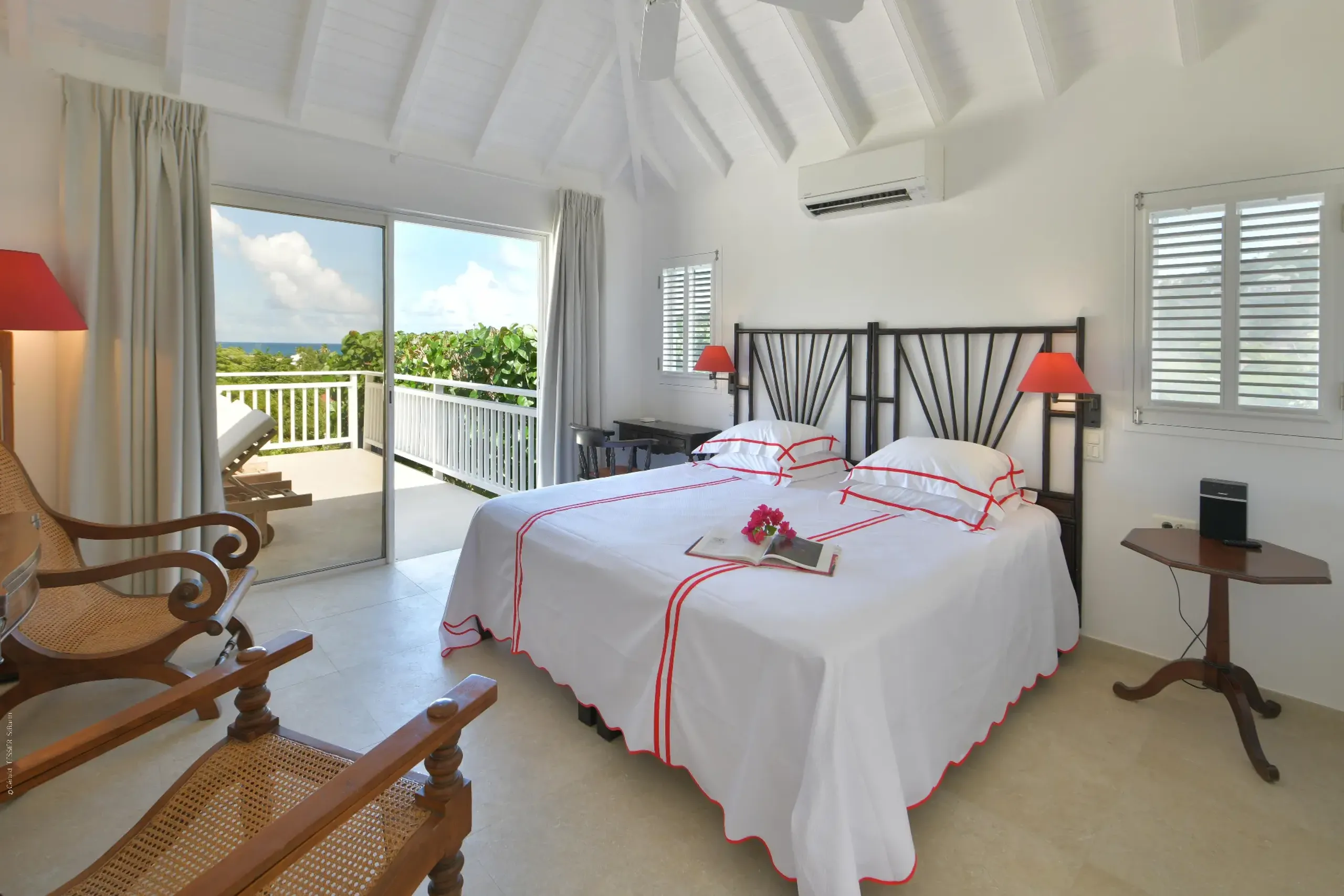 Majestic Tropical Estate with Private Pool and Ocean Views — photograph 9
