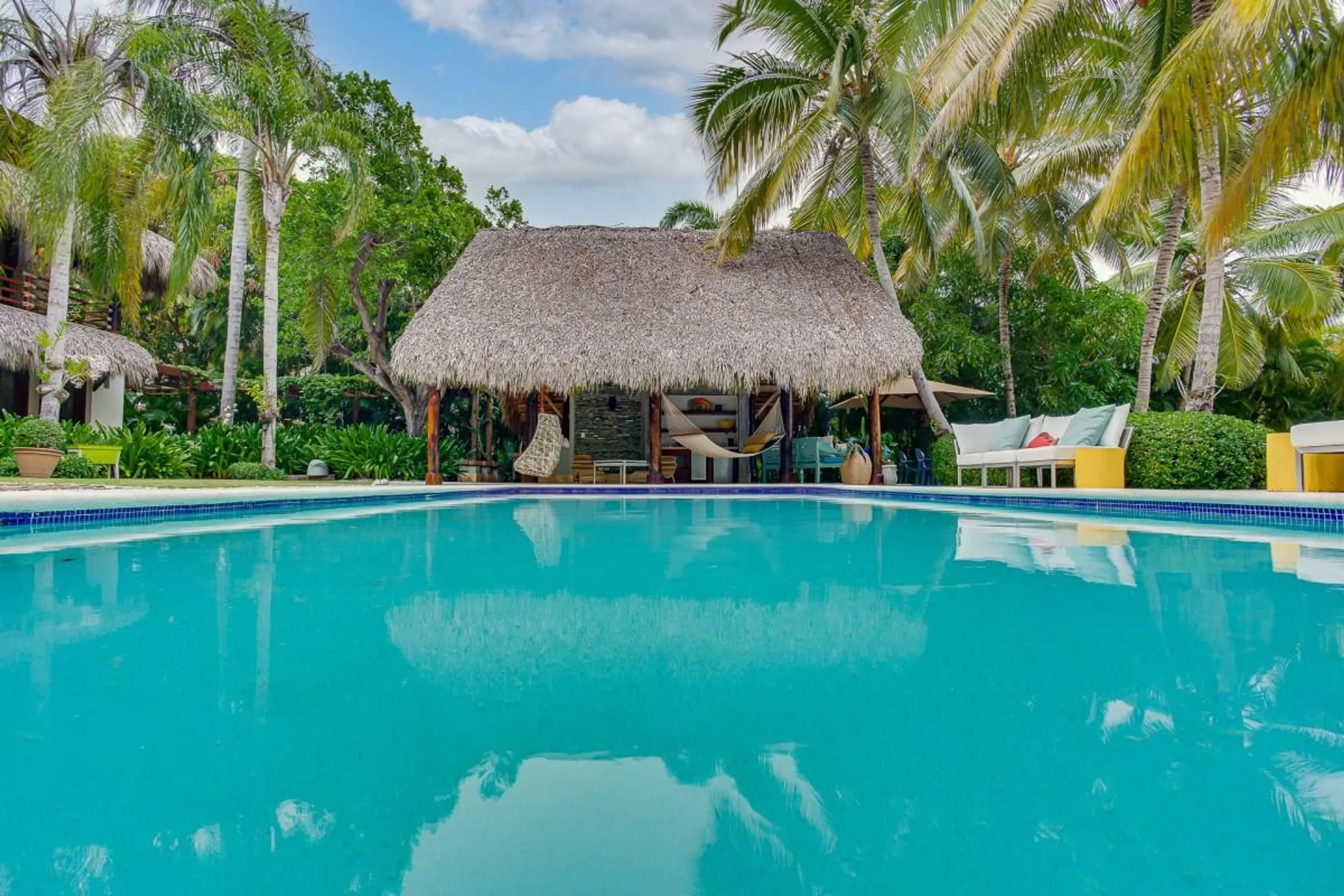 Fantastic Sustainable Villa with Palatial Pool Overlooking La Cana Golf Course in Punta Cana — photograph 4