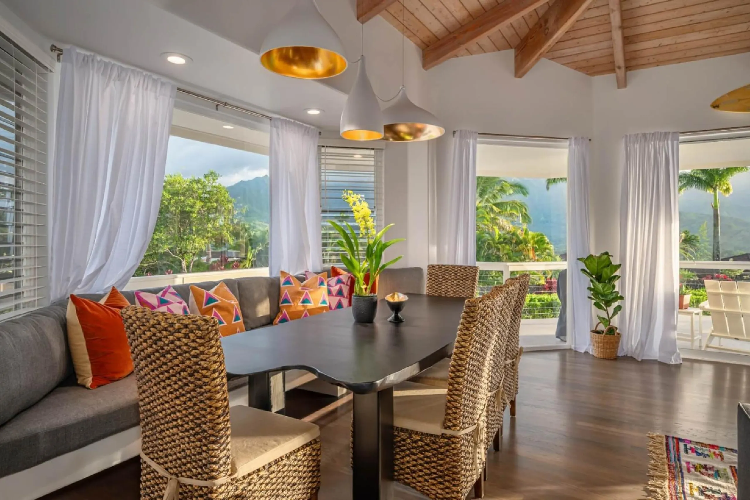 Hanalei Vista Estate Featuring Sweeping Views of the Mountains and Ocean Over Hanalei Bay — photograph 10