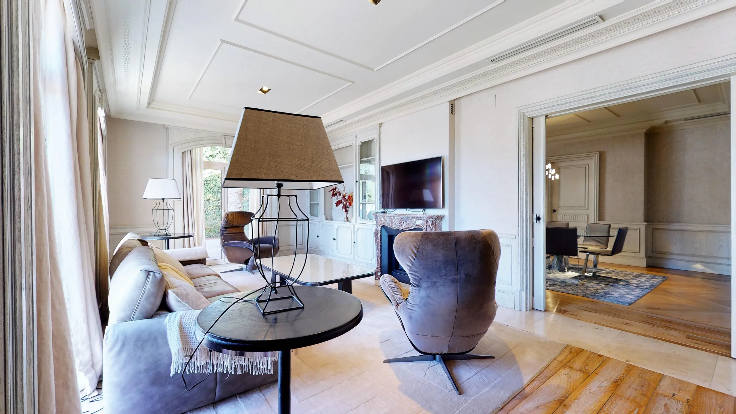 Captivating European Styled 3-Story Villa in Madrid's Exclusive Neighborhood — photograph 10