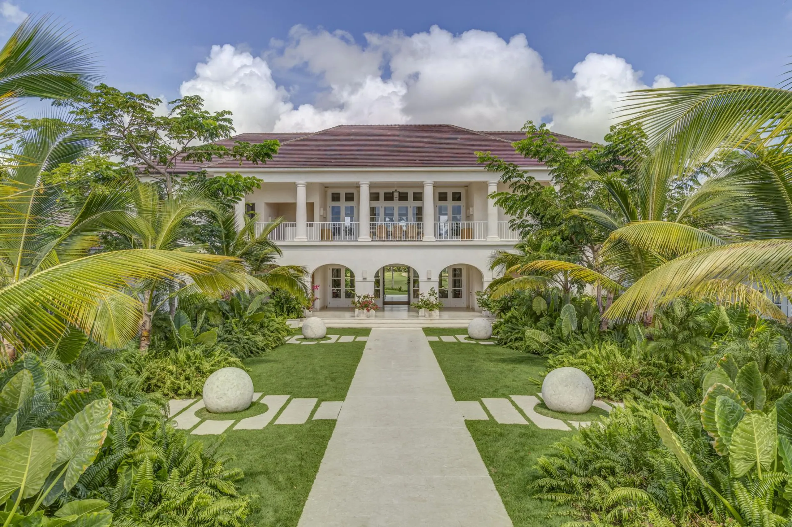 Outstanding Tropical Villa with Invigorating Pool — photograph 4