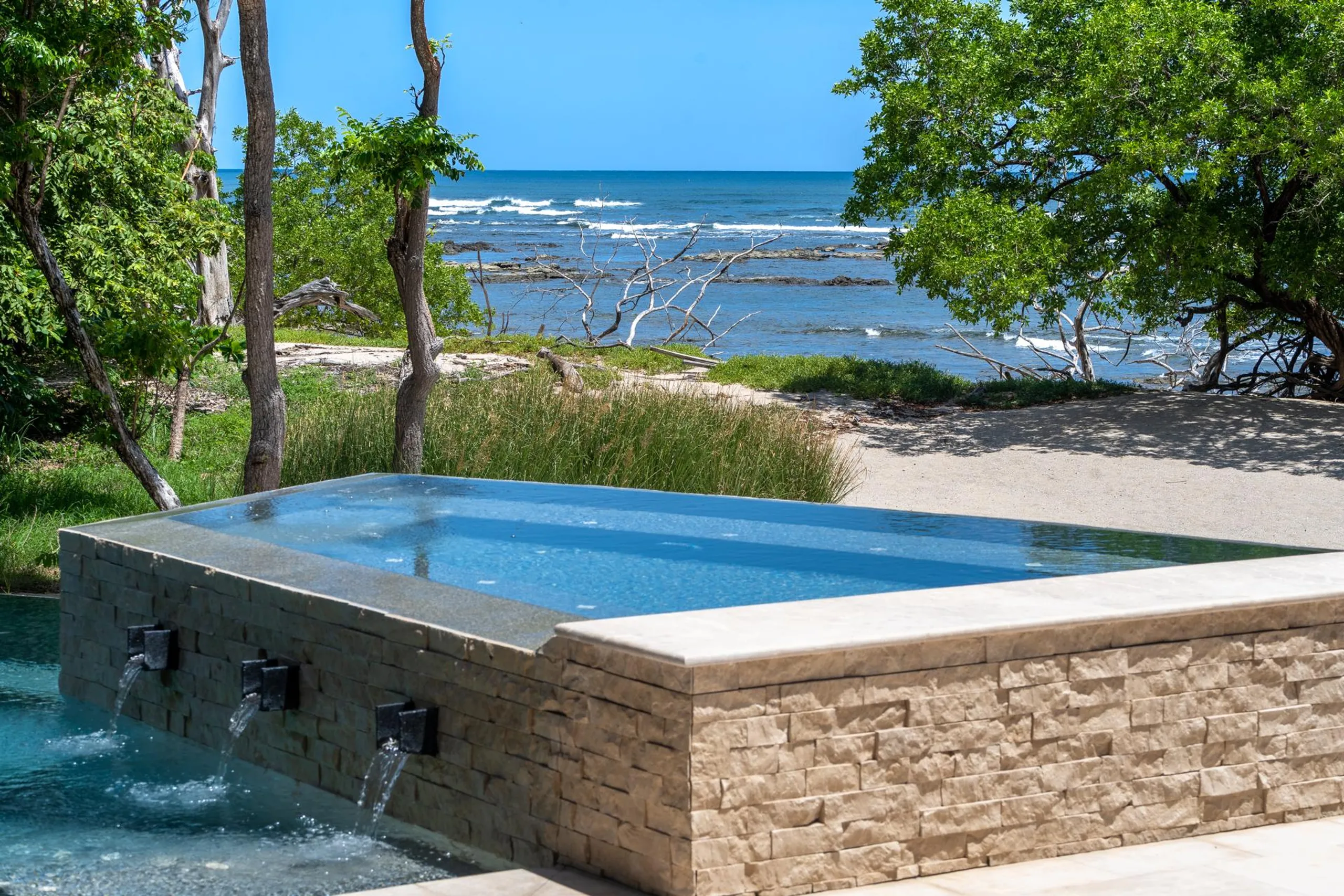 Perfect Playa Langosta Estate with Invigorating Pool and Jacuzzi — photograph 4