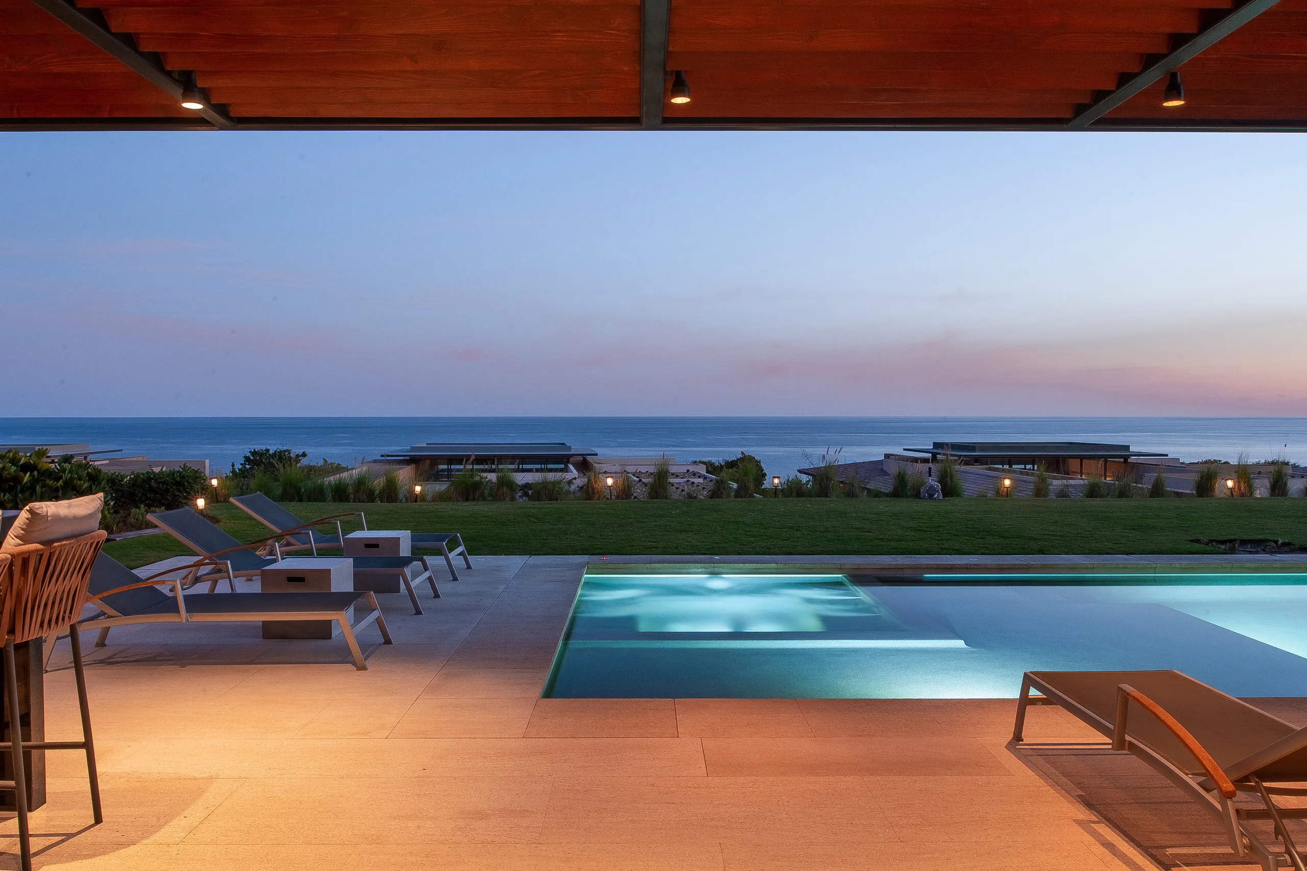 Exclusive Enclave Estate with Private Pool and Ocean Views — photograph 8