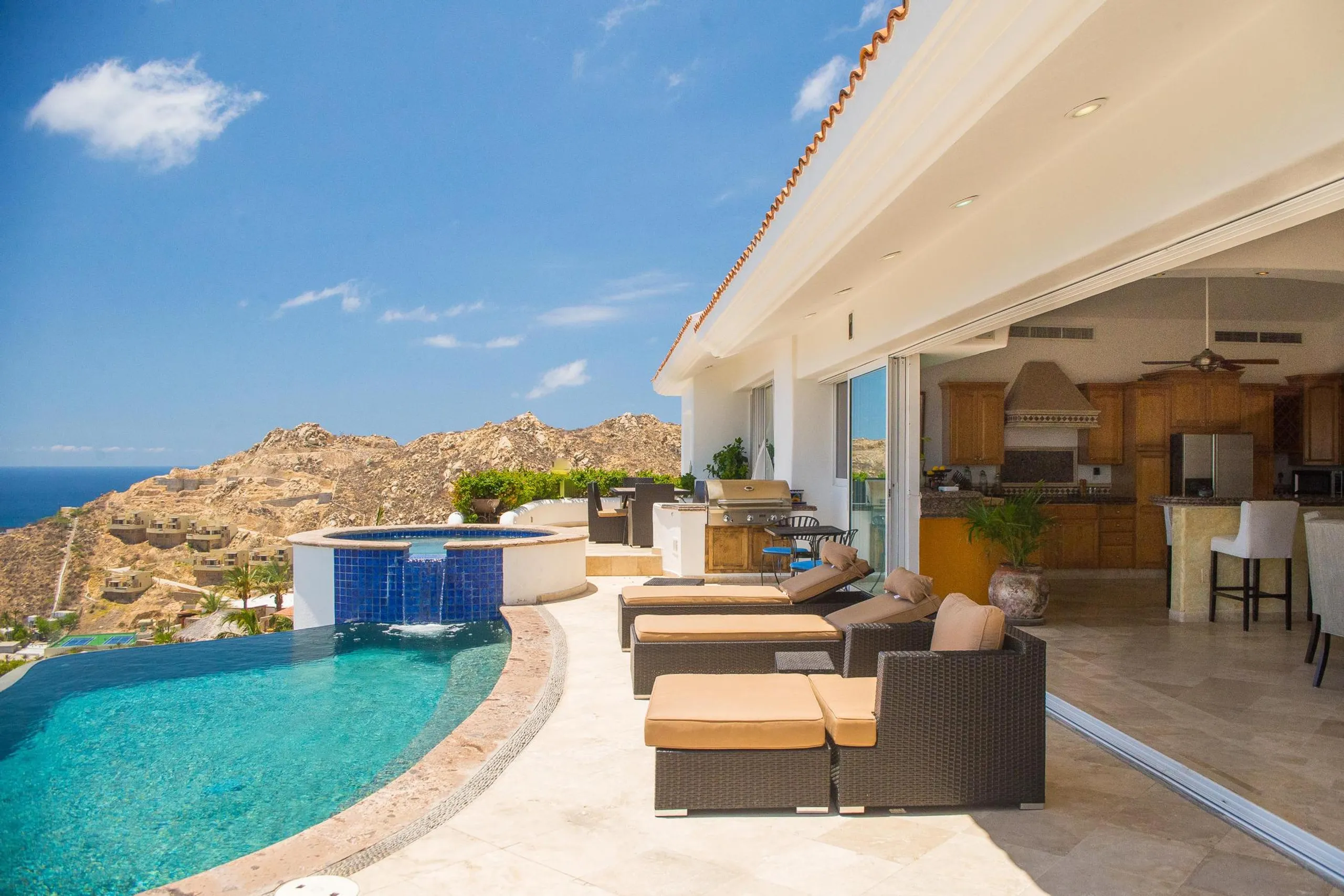 Stunning Cabo San Lucas Villa with Infinity Edge Pool and Jacuzzi — photograph 2