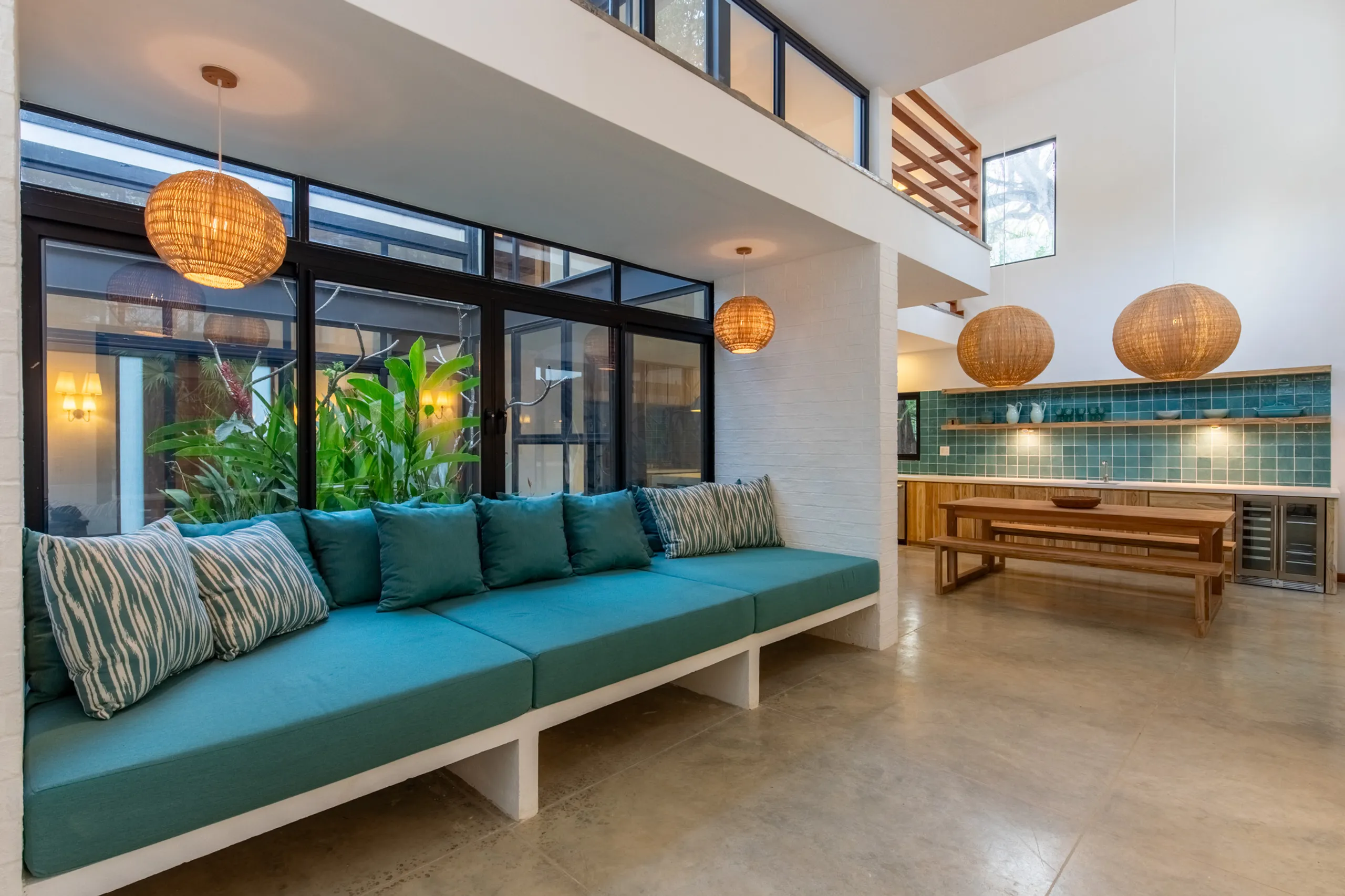 Modern Bali-Inspired Villa with Private Pool & Lush Privacy — photograph 10