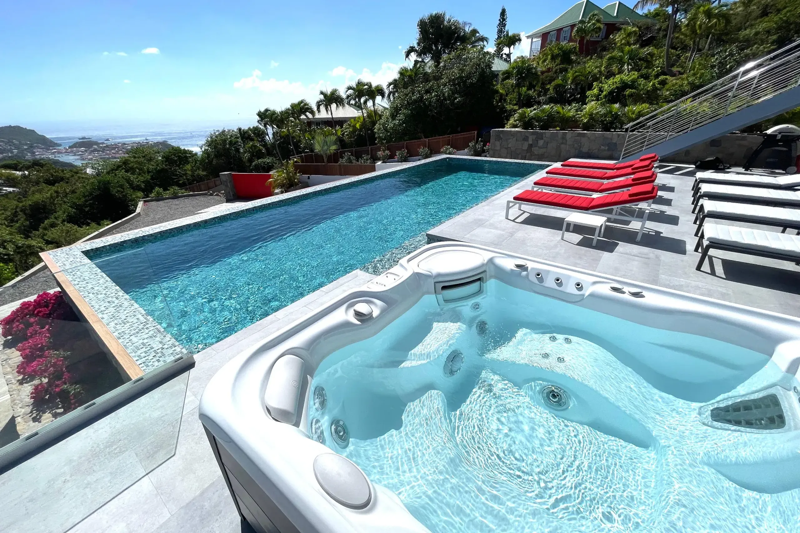 Contemporary View Estate with Private Pool and Gorgeous Views — photograph 4