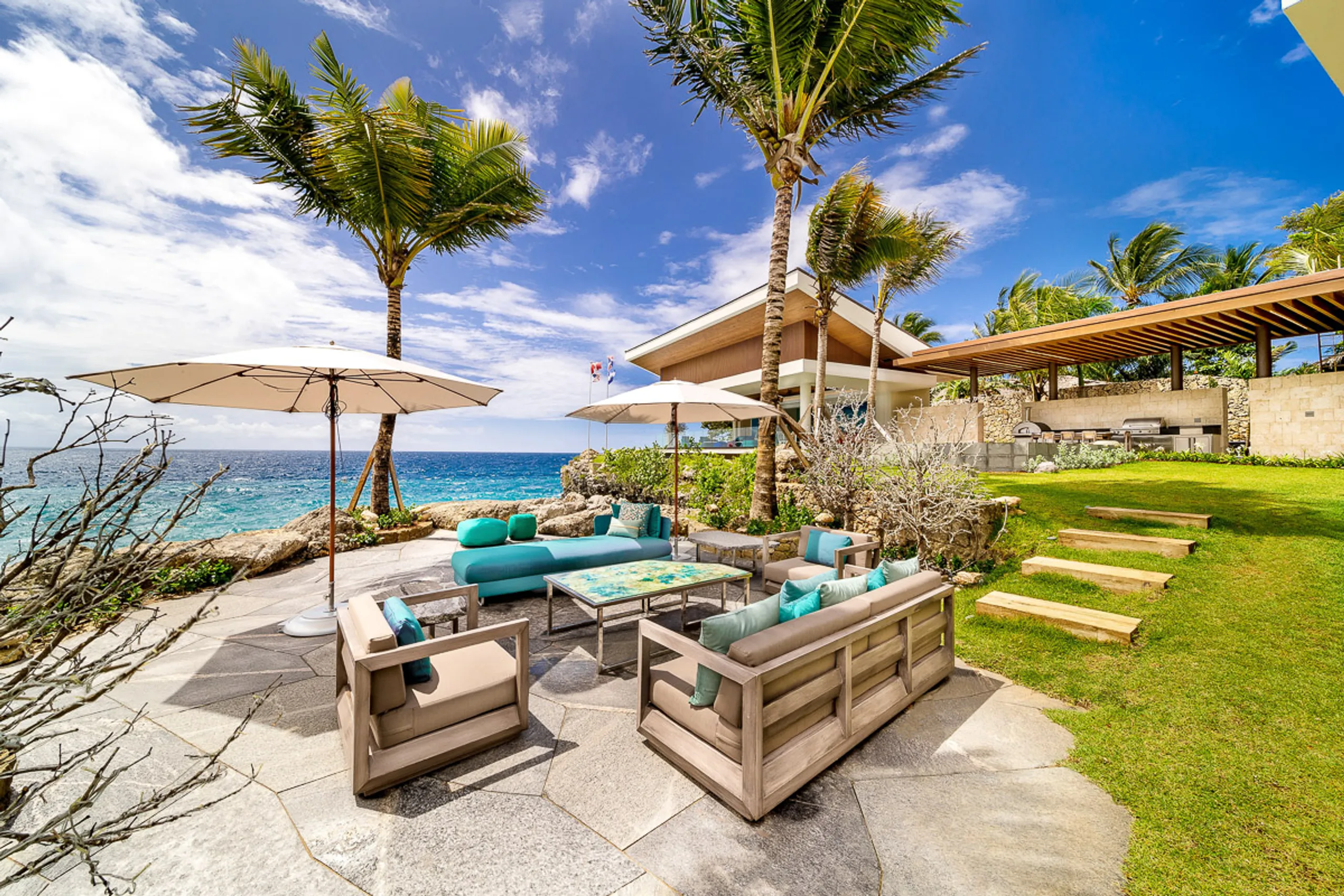 Gorgeous Oceanfront Villa with Private Pool and Stunning Views — photograph 4