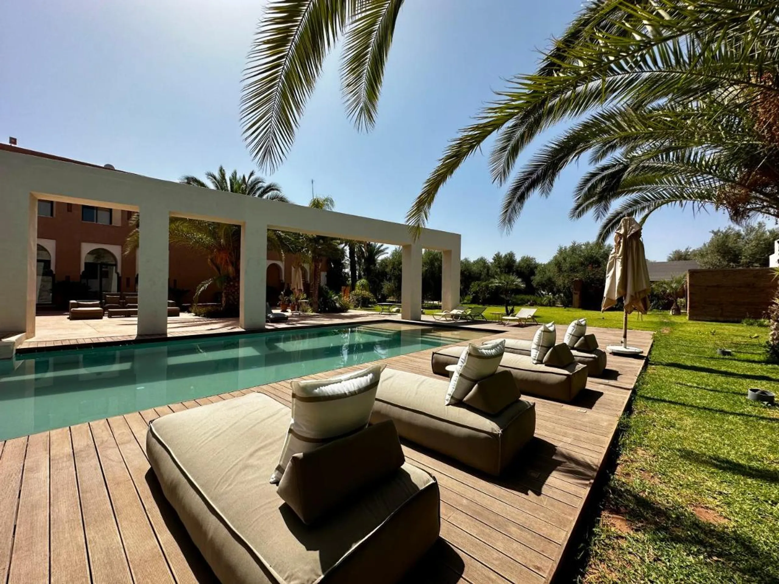 A Serene Marrakech Haven with Private Pool and  Lush Greenery — photograph 6