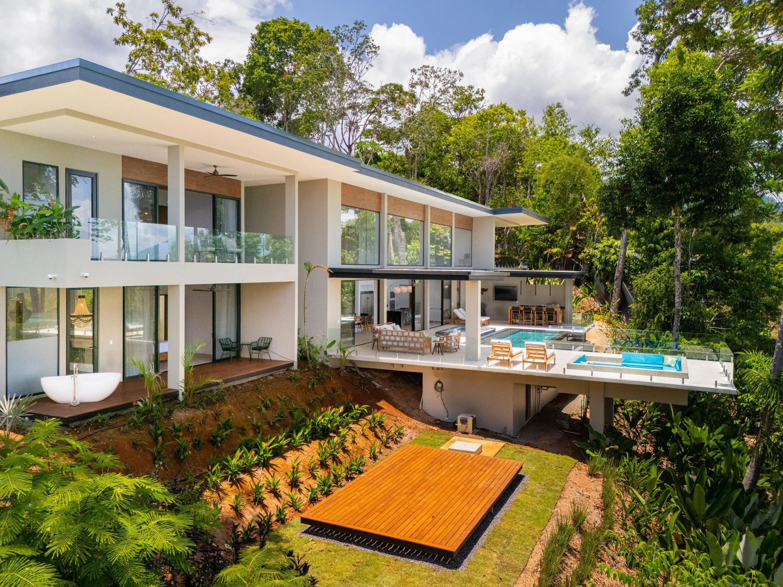 Top-Notch Villa with Infinity Pool, Jacuzzi, and Stunning Ocean Views — photograph 12