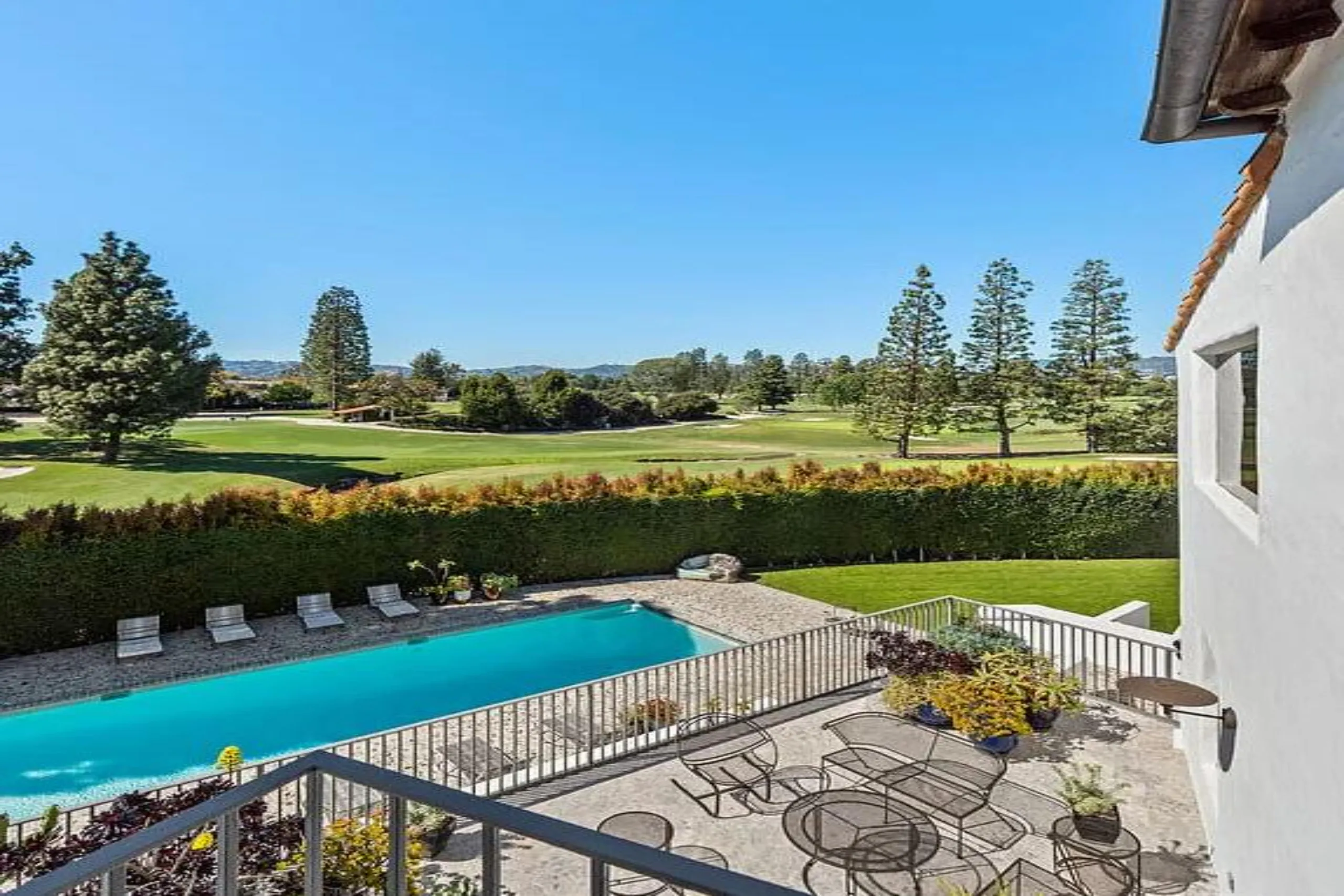 Pristine Modern Holly Wood Hills Estate with private pool — photograph 4
