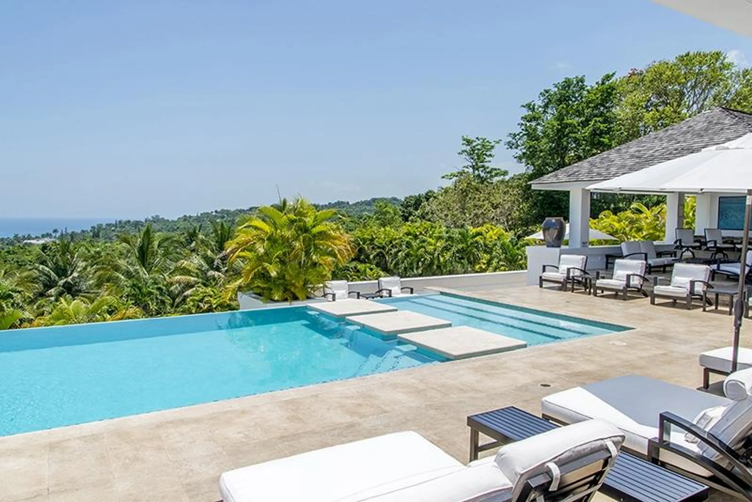 Stunning Seaview Villa with Infinity Pool and Jacuzzi — photograph 5