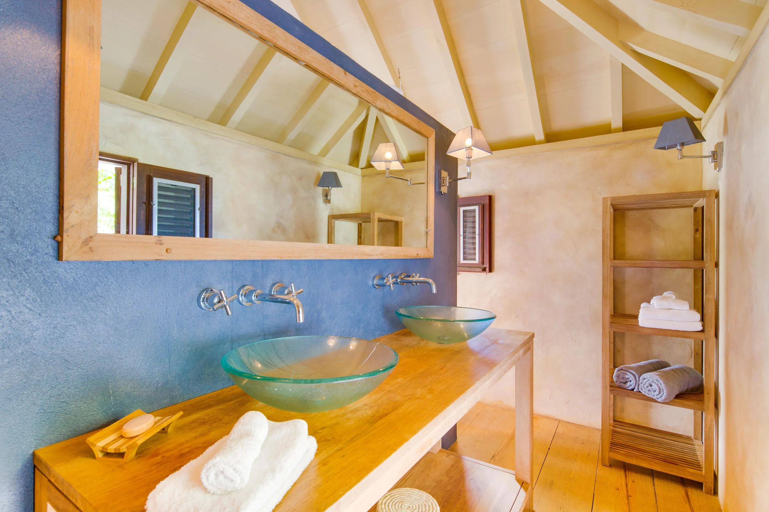 Beautiful Paradise Estate with Private Pool and Chef's Kitchen — photograph 11