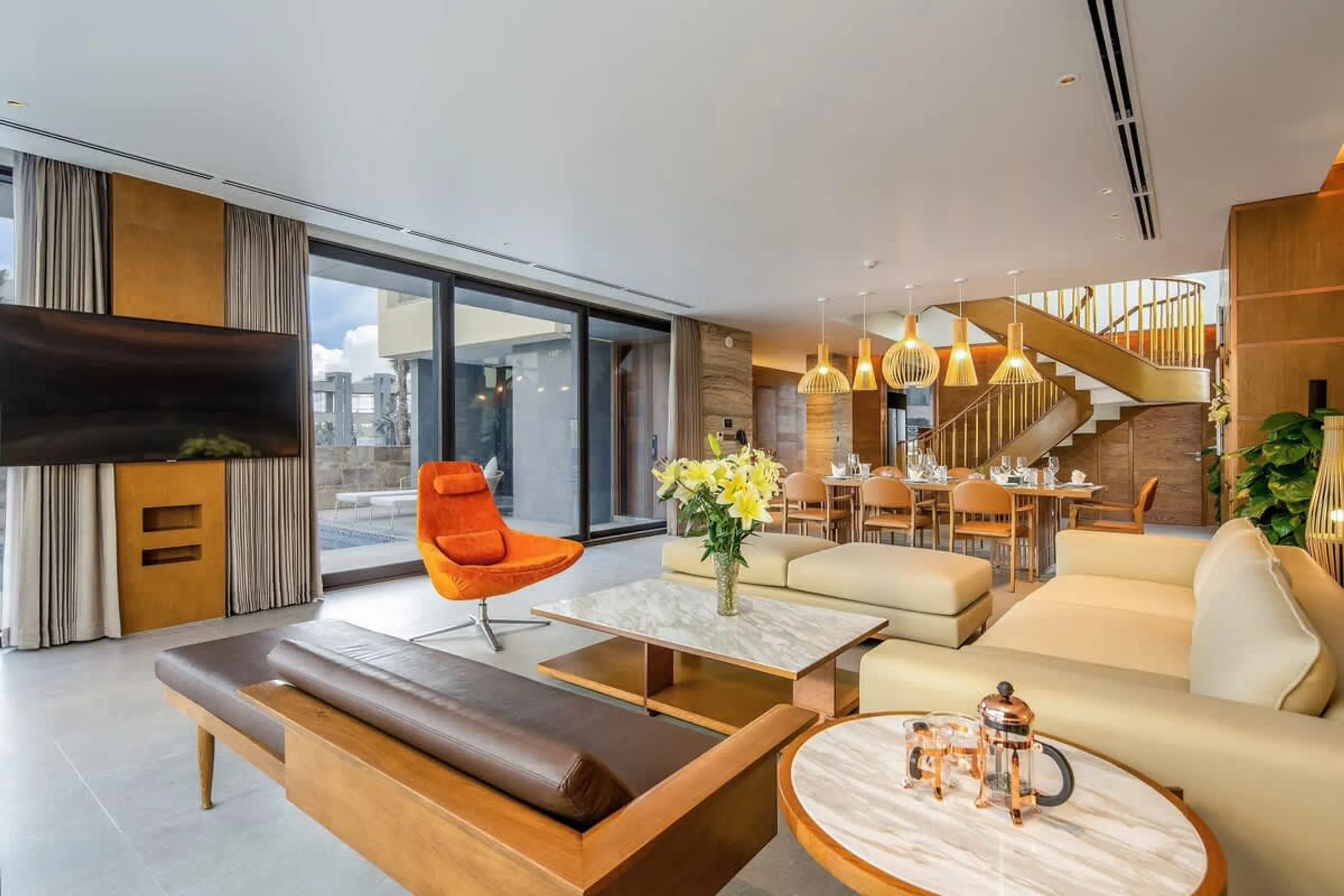 Exquisite 5BR with Private Pool and Bespoke Concierge — photograph 3