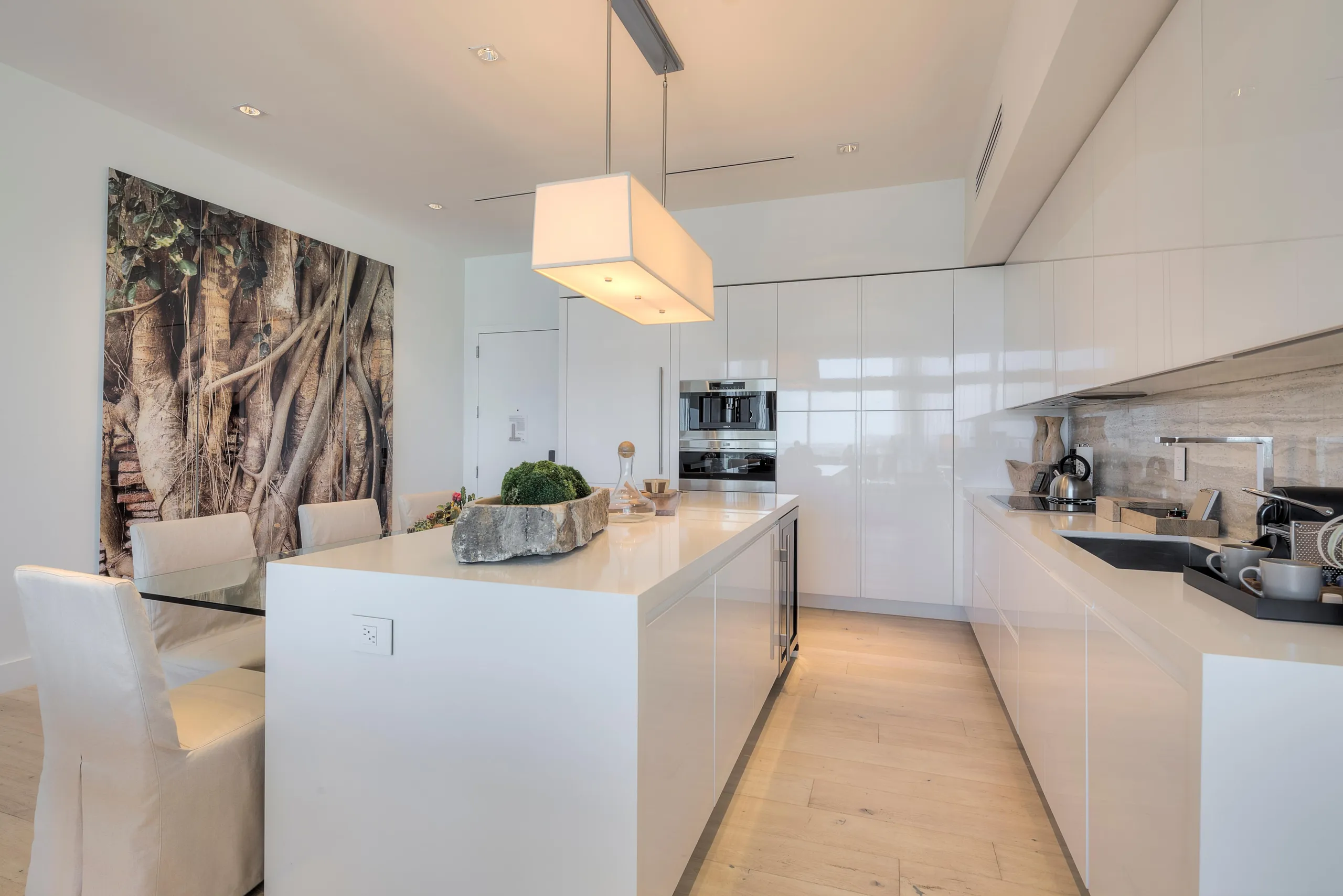Miami Elegance Heights Penthouse with City Views — photograph 4