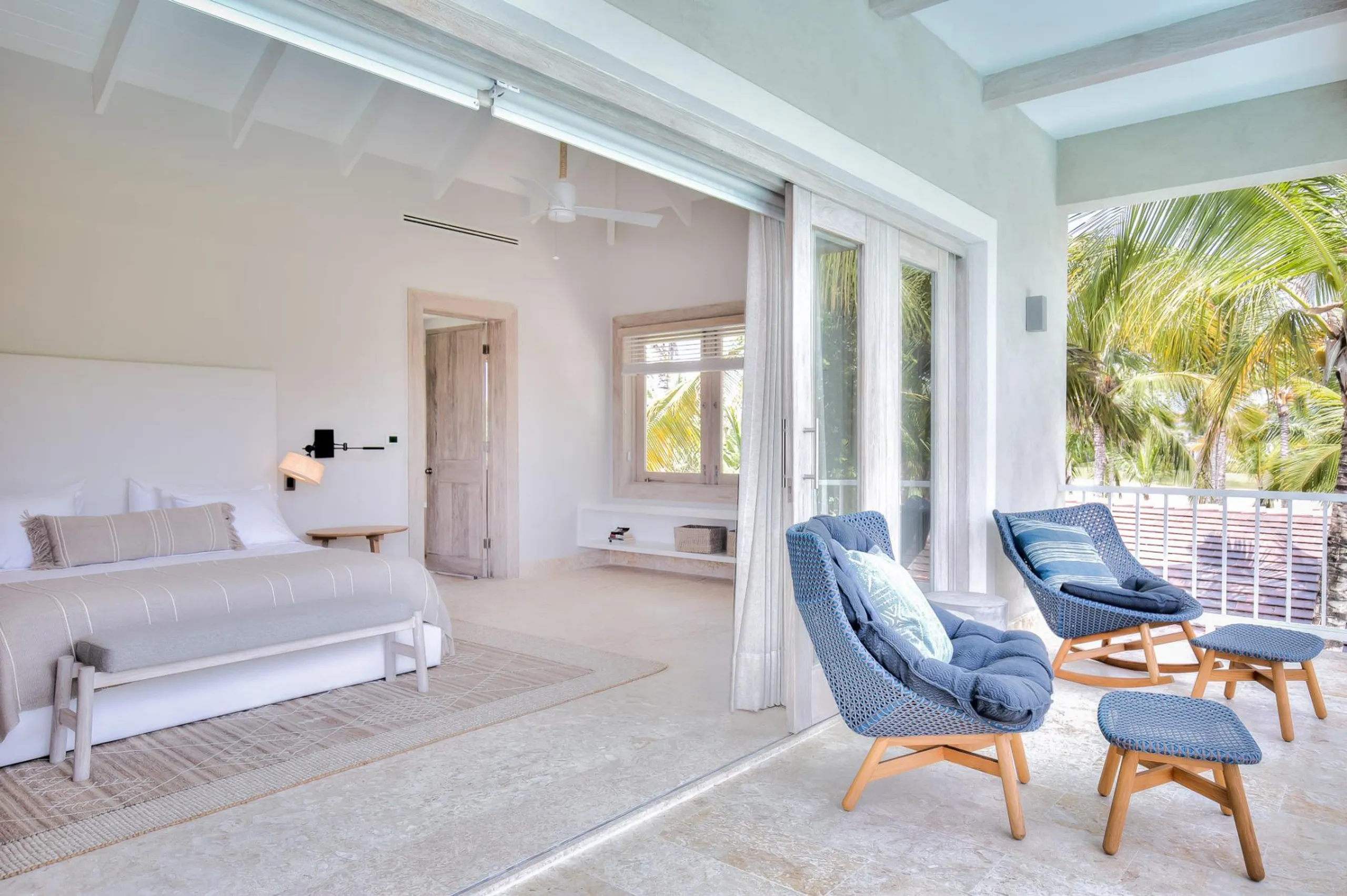 Gorgeous 6-Bedroom Villa with Private Pool Golf Course Views and Stunning Outdoor Spaces — photograph 9