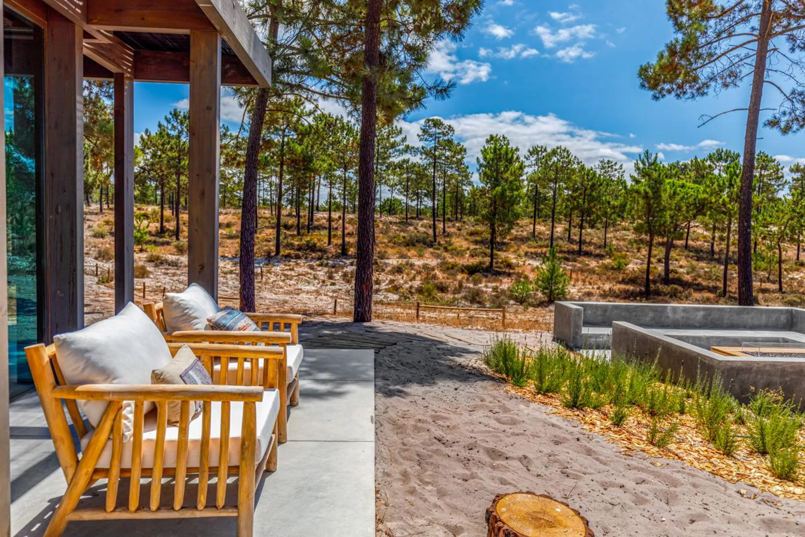 Modern Beach Haven Villa with Private Pool, and Close to Pristine Beach — photograph 12
