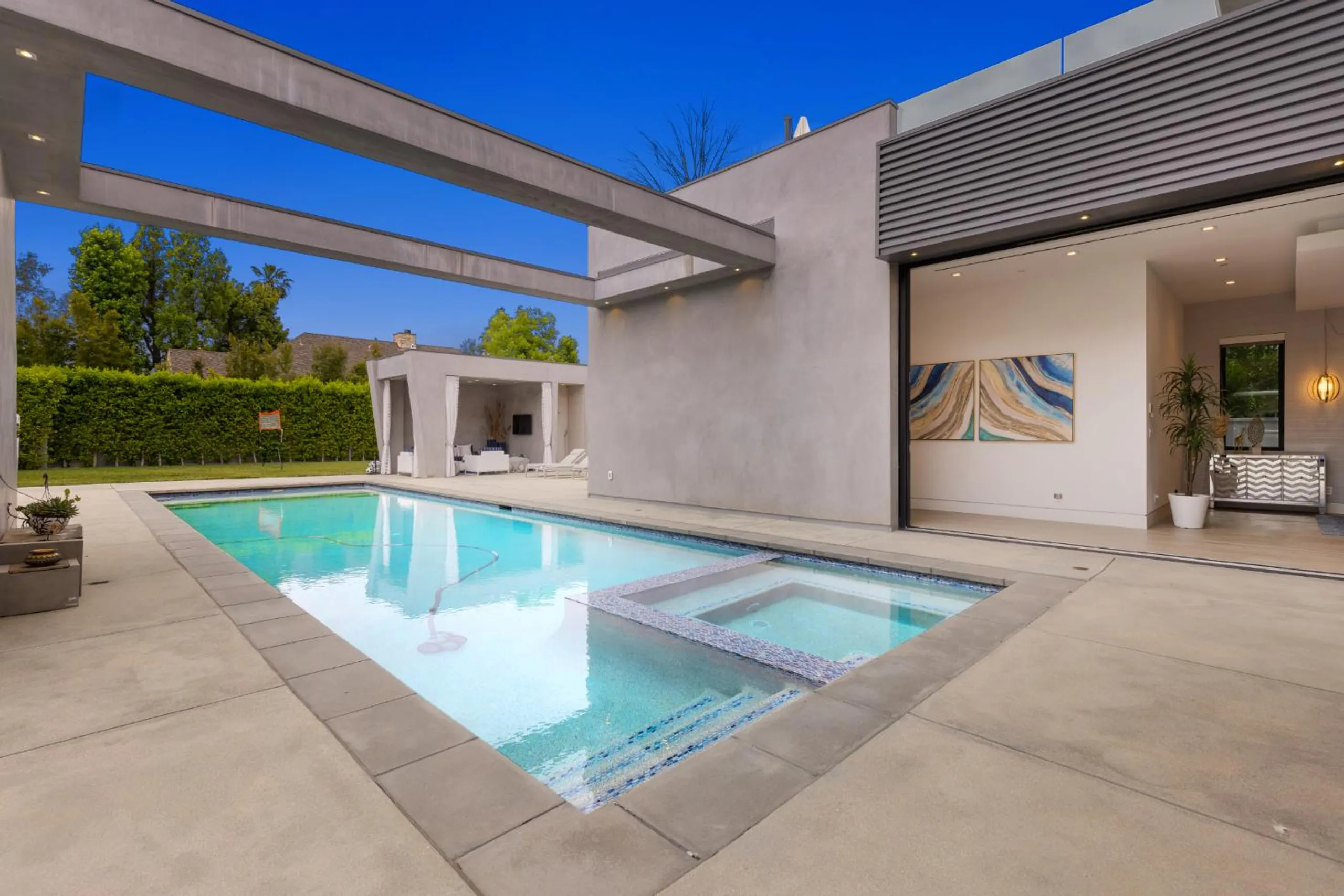 Modern Contemporary Villa with Private Pool and Luxury Lounge — photograph 5