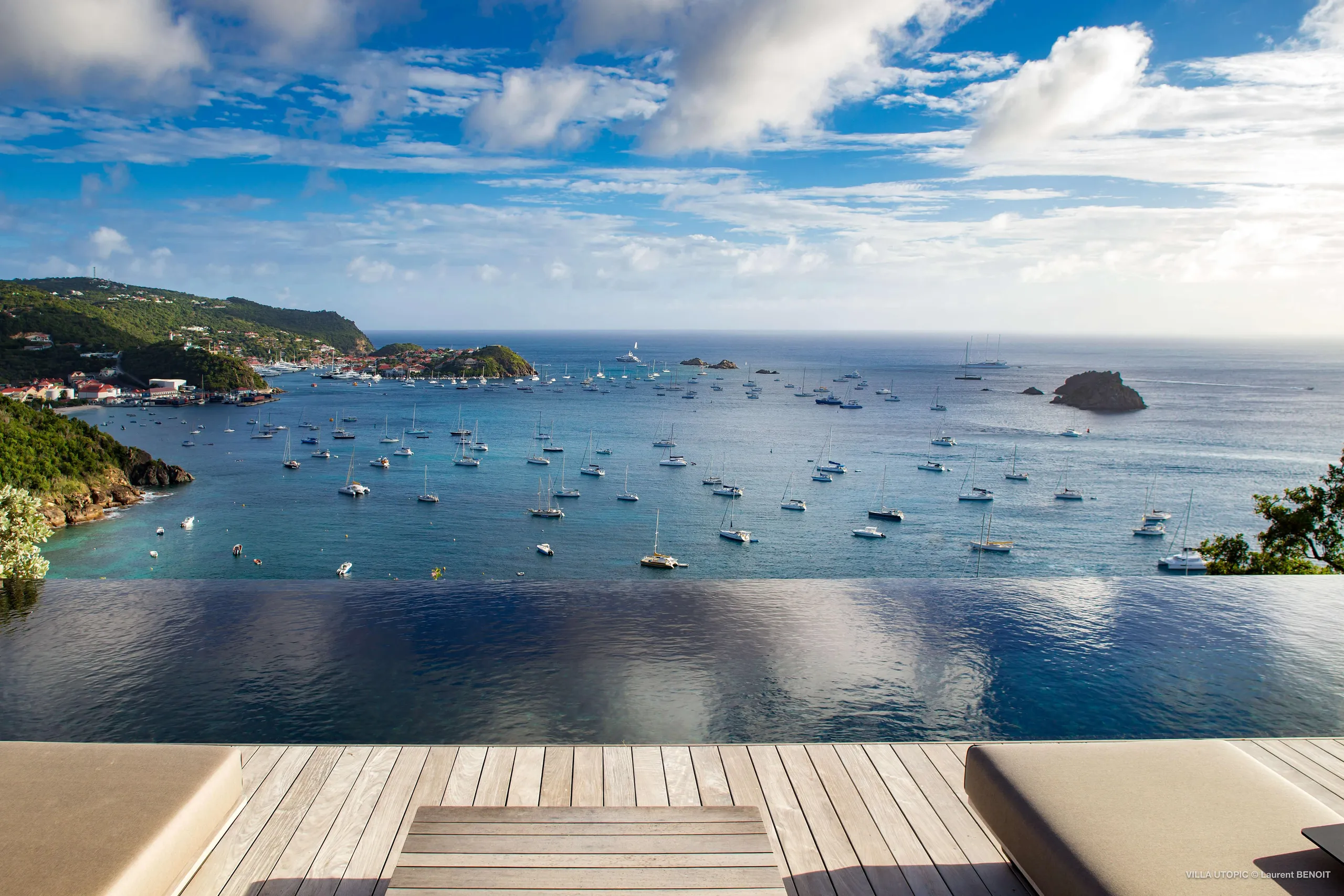 Elegant Luxe Estate with Infinity Pool and Captivating Views in Corossol — photograph 6