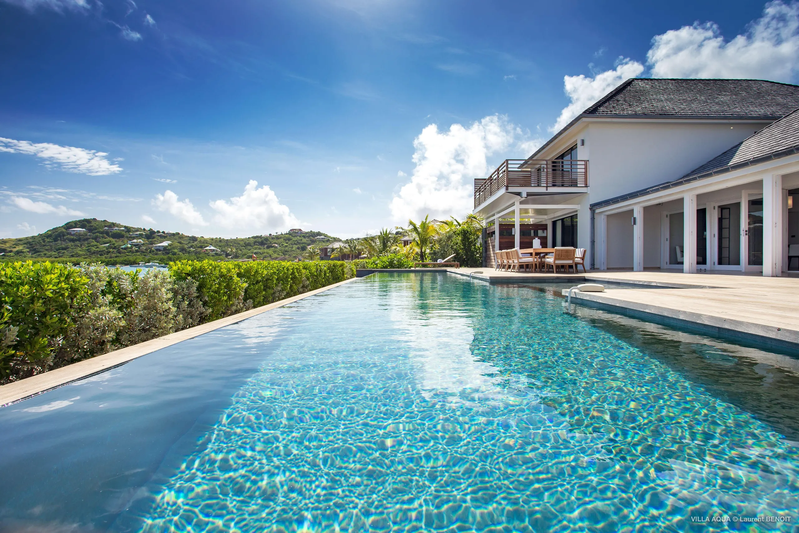 Chic Beachfront Contemporary Villa with Private Pool and Amazing Ocean Views — photograph 10