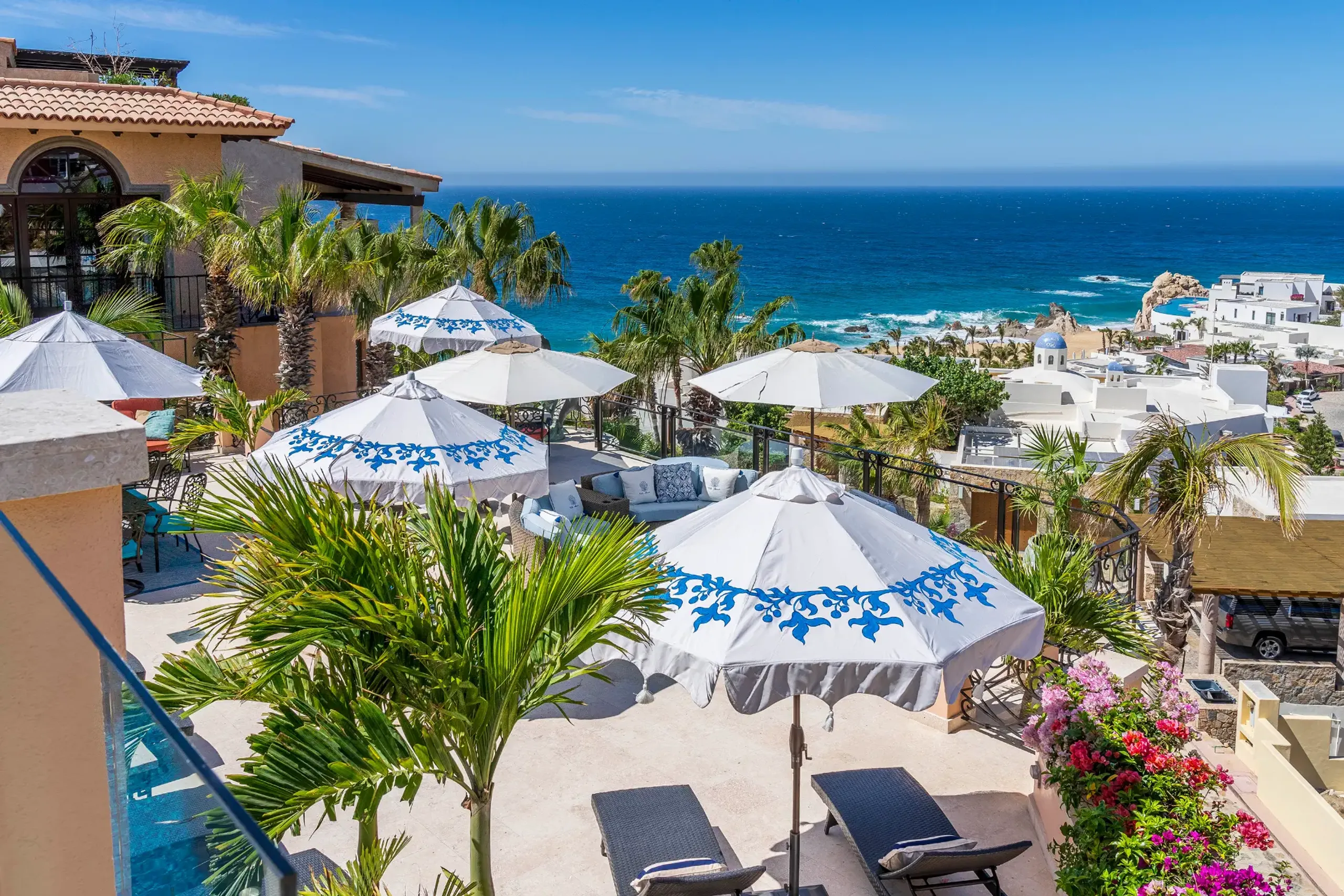 Opulent 9-Bedroom Villa with Private Pools, and Ocean Views — photograph 9