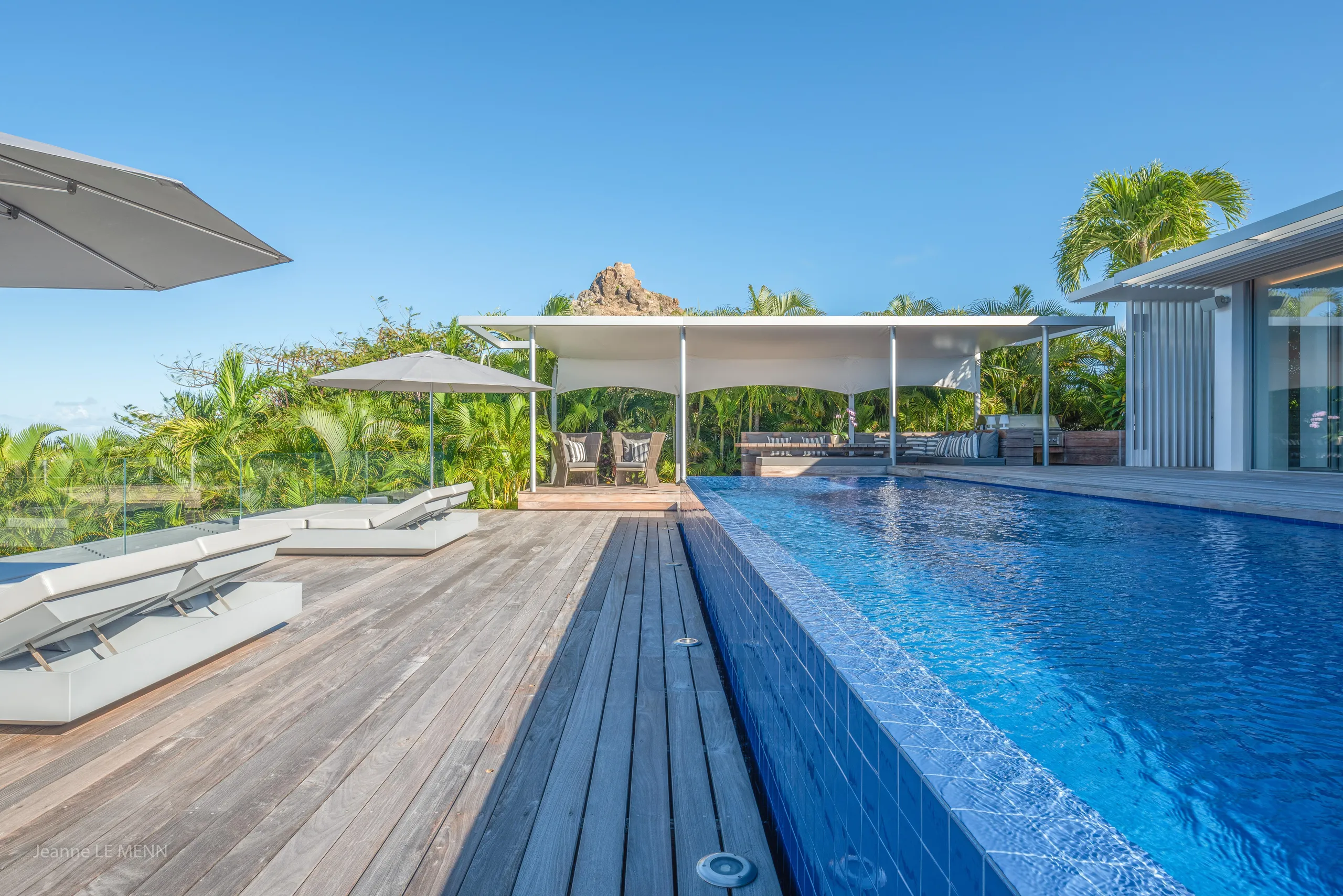 Tranquil Seaside Villa with Private Pool and Fitness Room, Anse Des Cayes