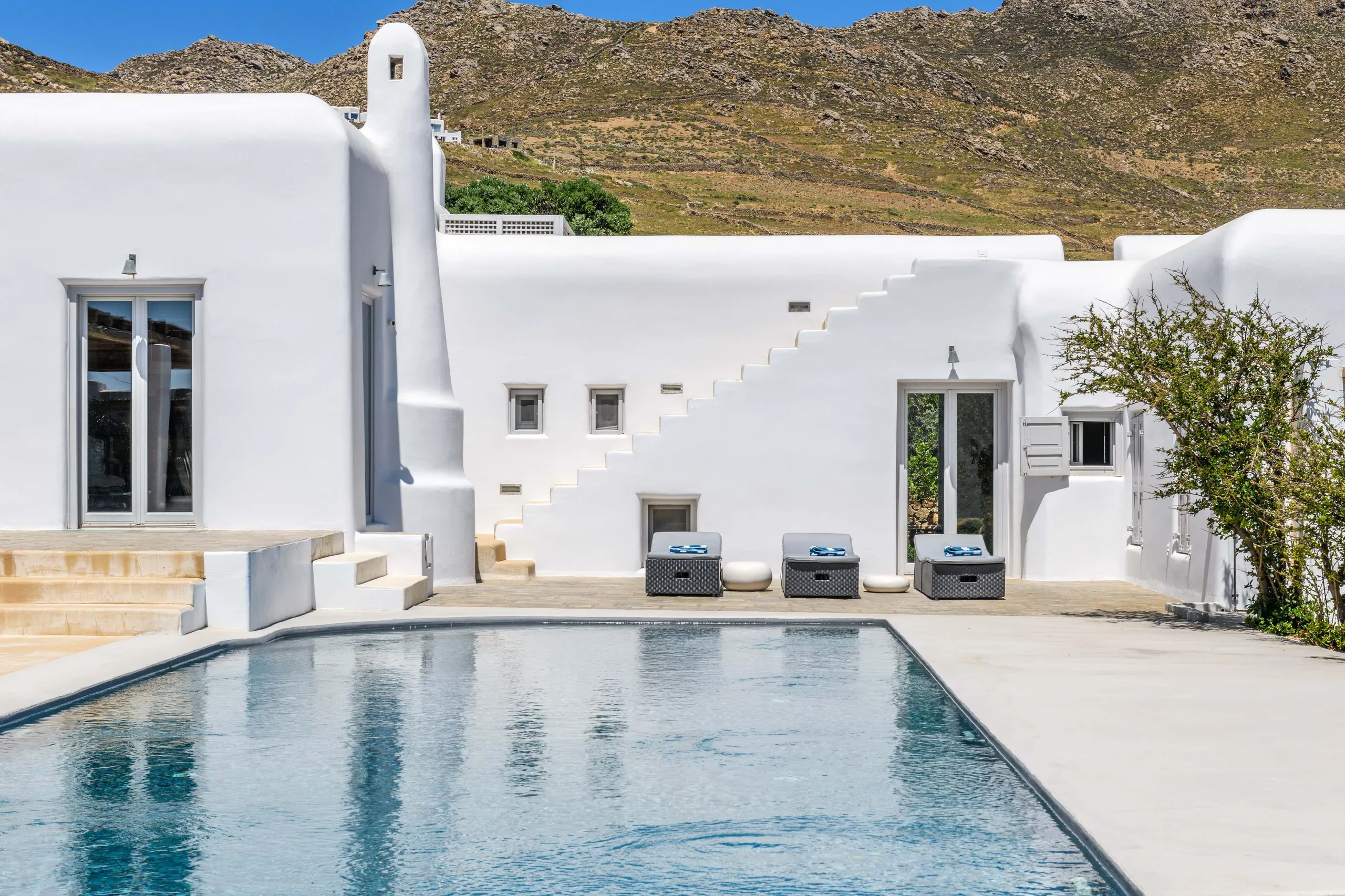 Immaculate Mykonos Villa with Designer Touches, Private Pool, Padel Court, and Panoramic Mediterranean Views — photograph 9