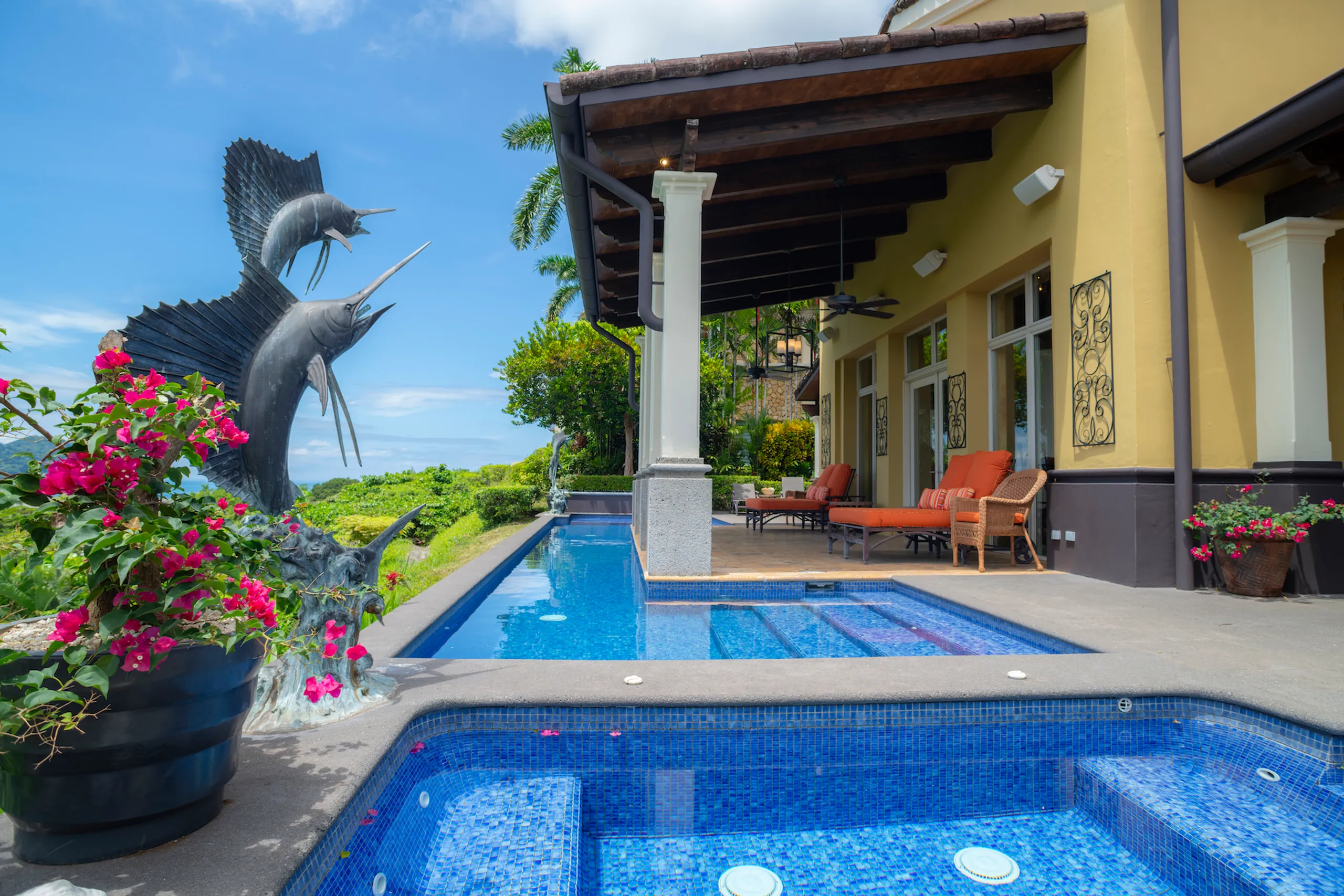 Colonial-Style Luxury Villa in Los Sueños with Infinity Pool, Ocean & Marina Views — photograph 2