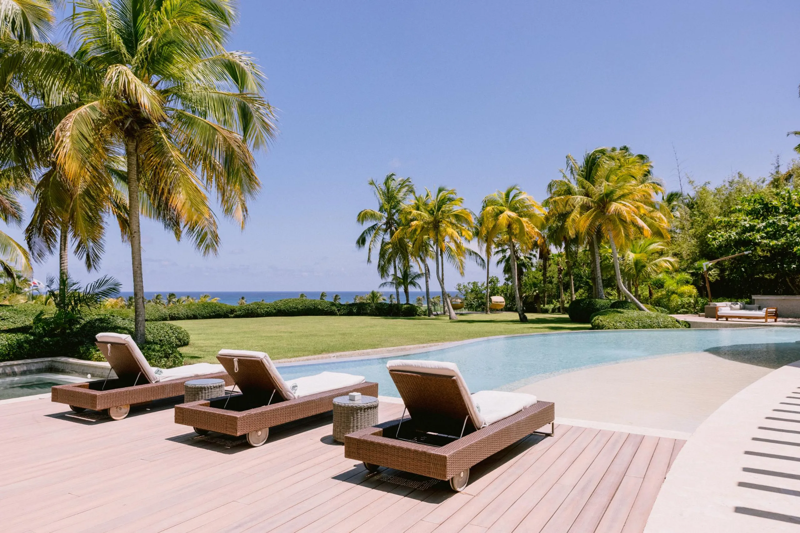 Spacious Villa with Private Pool, Chef & Golf Course Views — photograph 3