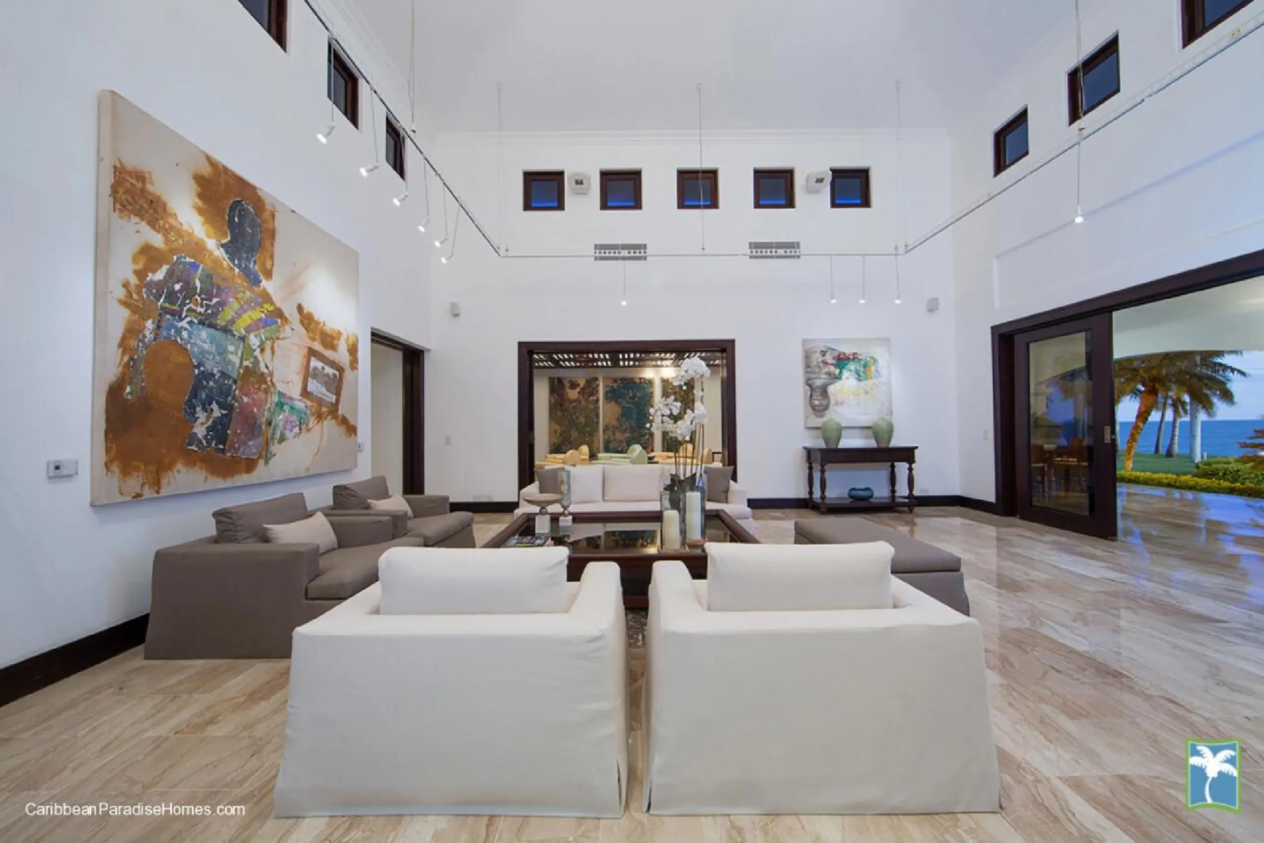 Majestic Oceanfront Villa with Private Pool and Fitness Room — photograph 8