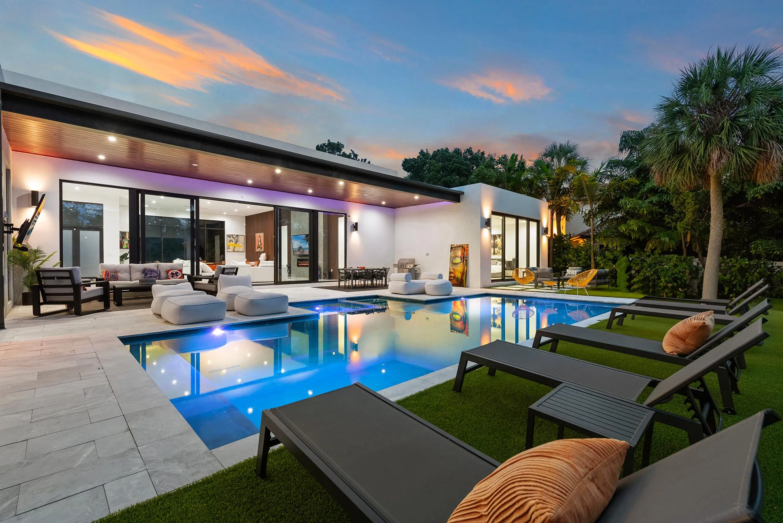 Stylish Modern Miami Resort Estate with Private Pool and Boat Dock — photograph 4