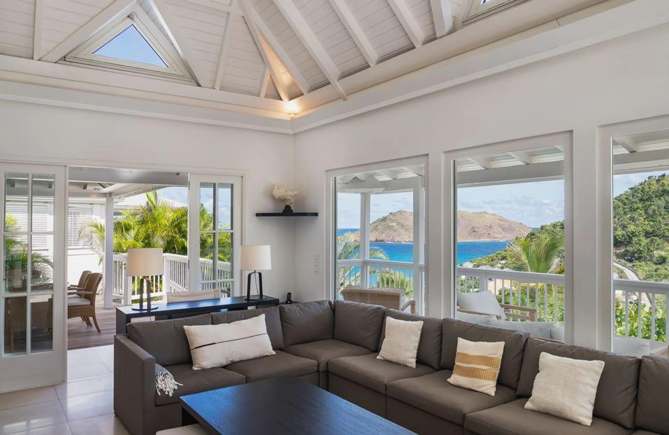 Splendid Villa Steps Away from Flamands Beach with Breathtaking Ocean Views — photograph 9